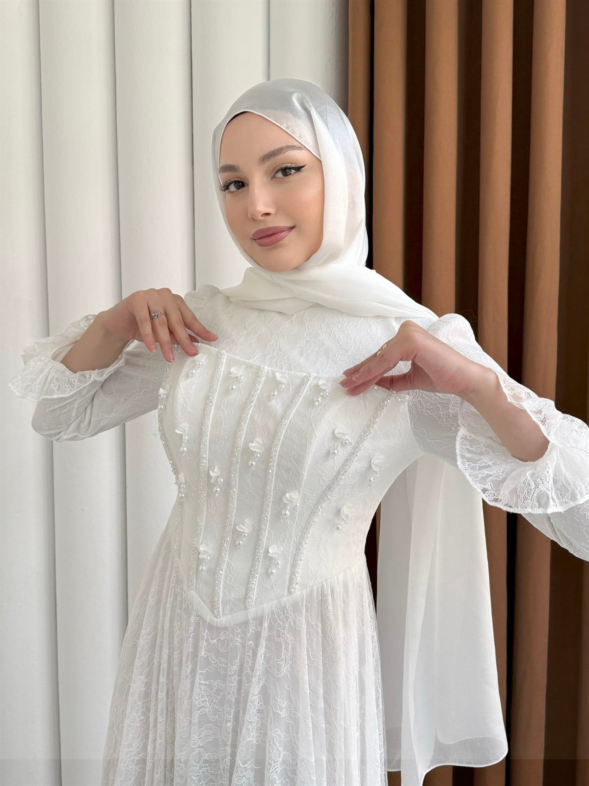 Mirella Dantel & Boncuk İşlemeli Korse Detaylı Tesettür Abiye-BEYAZ