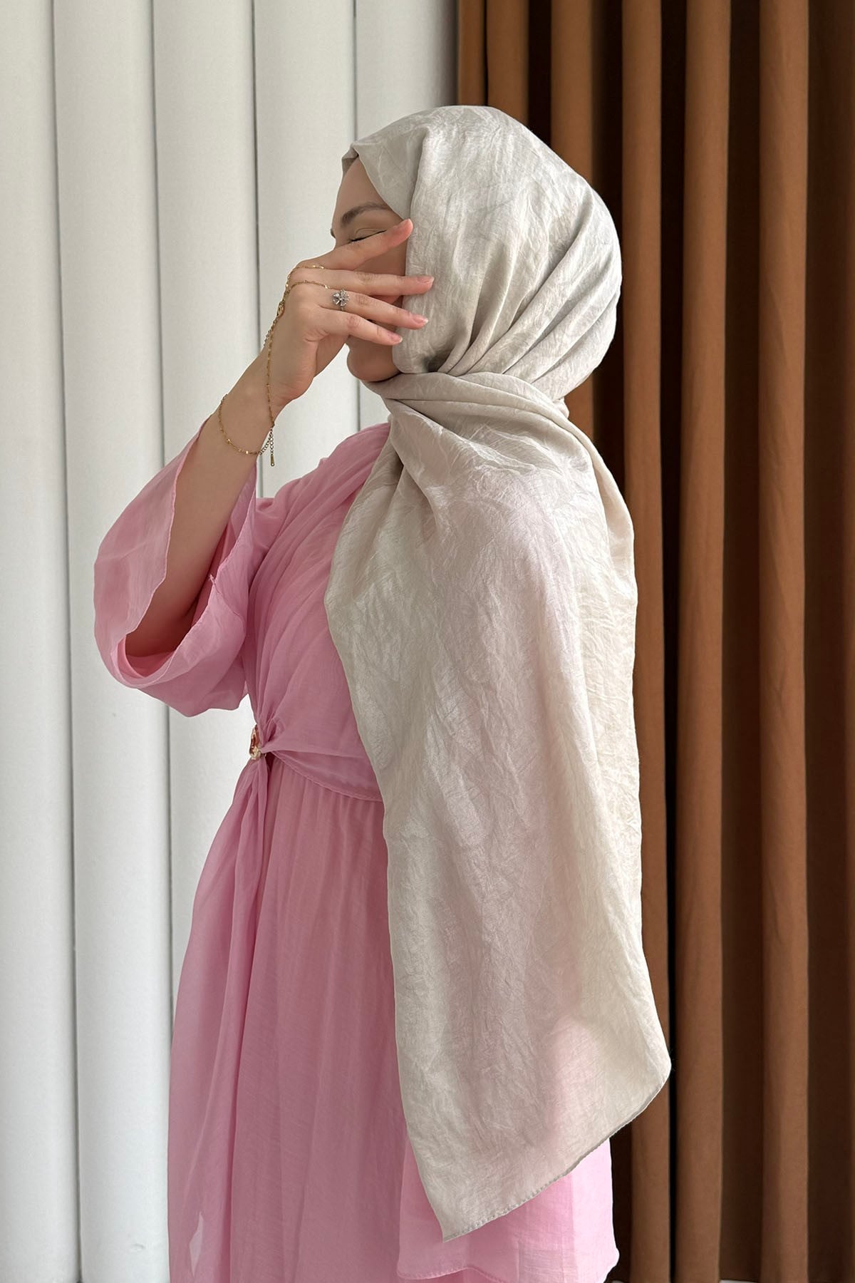 Modal Gold Broş Detaylı Tesettür Elbise-PEMBE