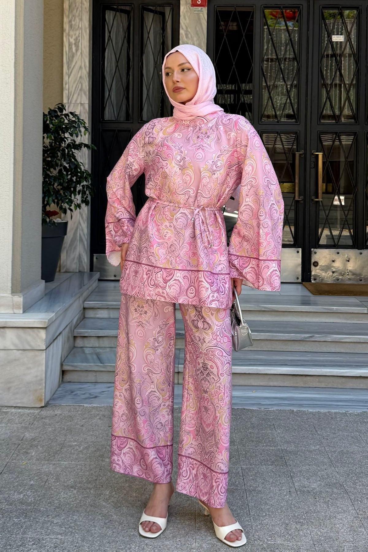 Modern Empirme Baskılı Saten Tesettür Takım-PEMBE