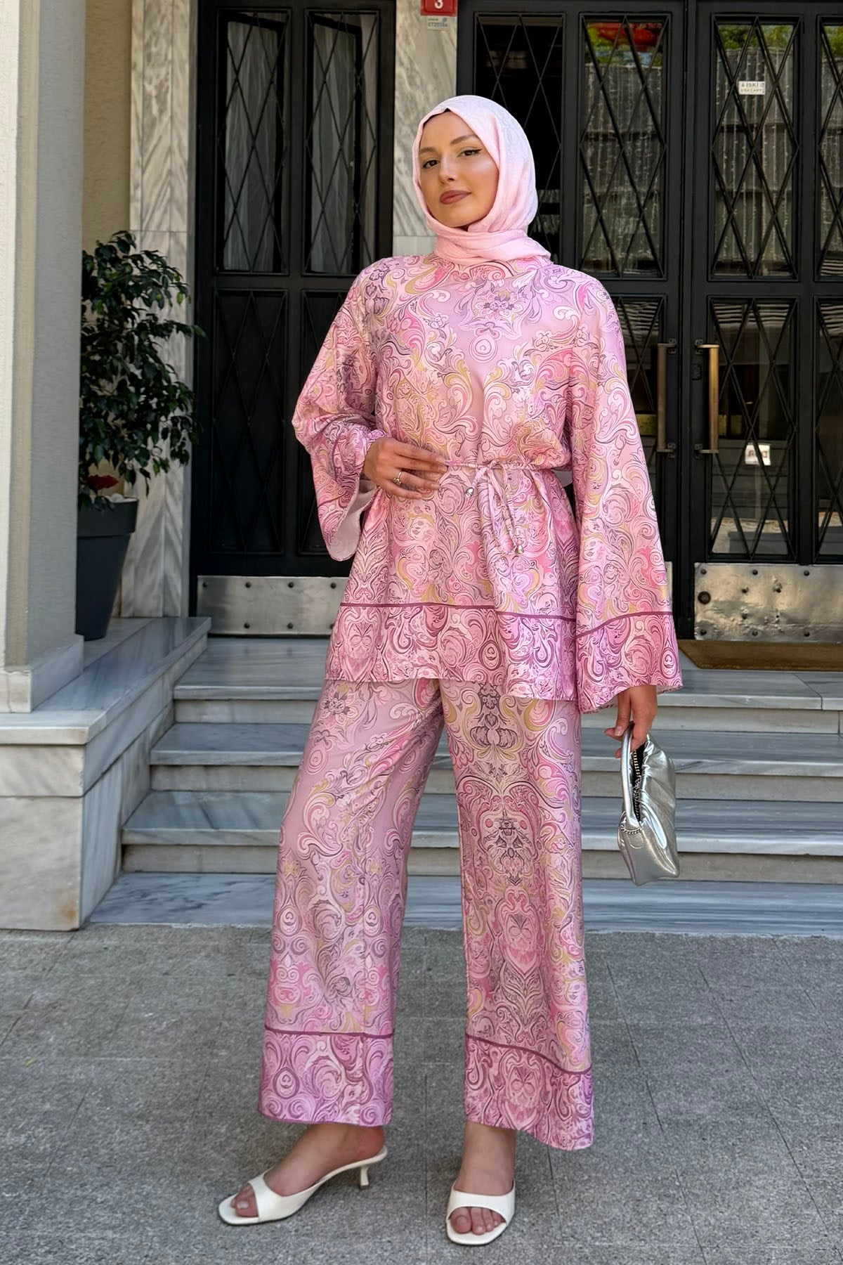 Modern Empirme Baskılı Saten Tesettür Takım-PEMBE