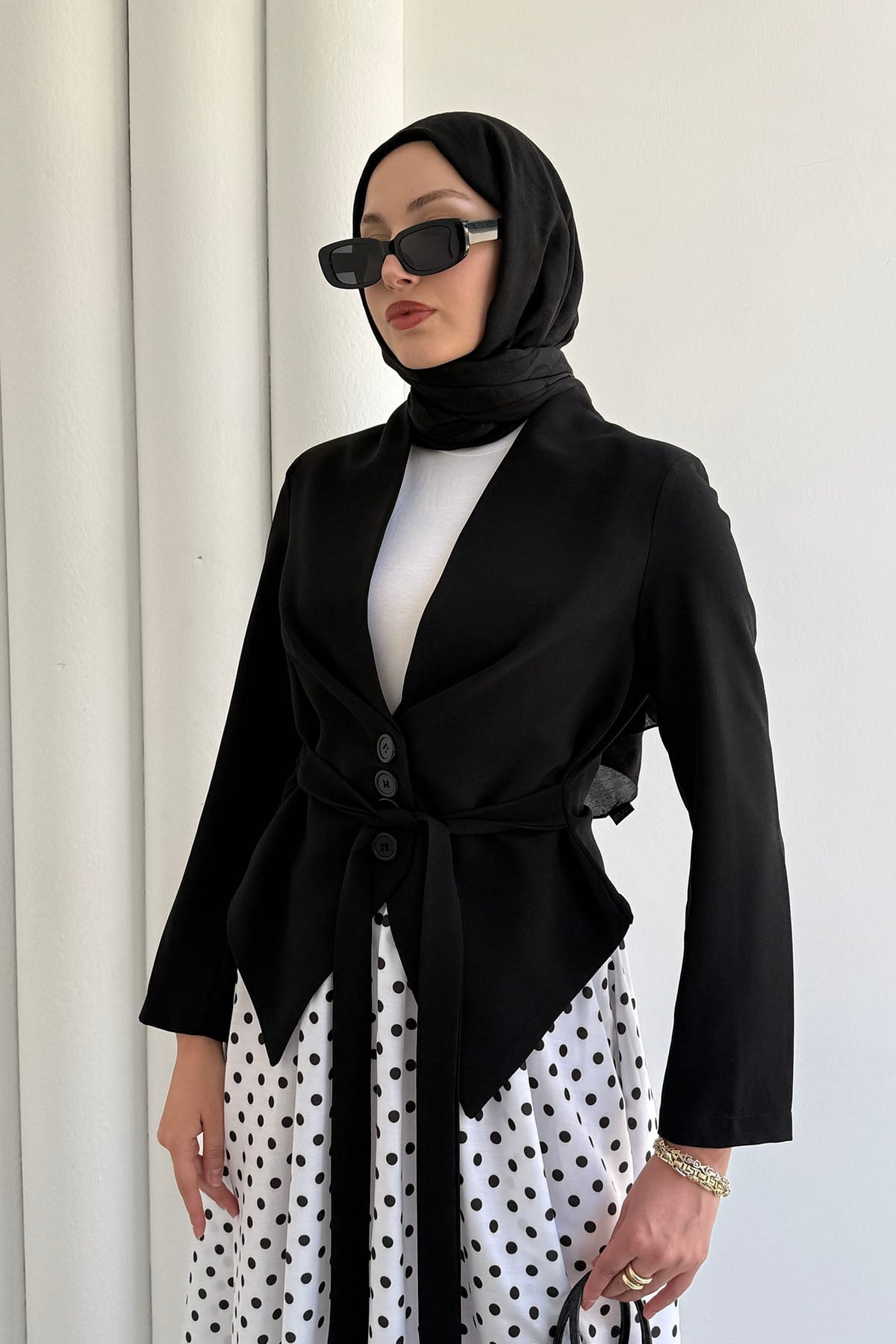 Modern Kesim Beli Pile Detaylı Bağcıklı Ceket-SİYAH