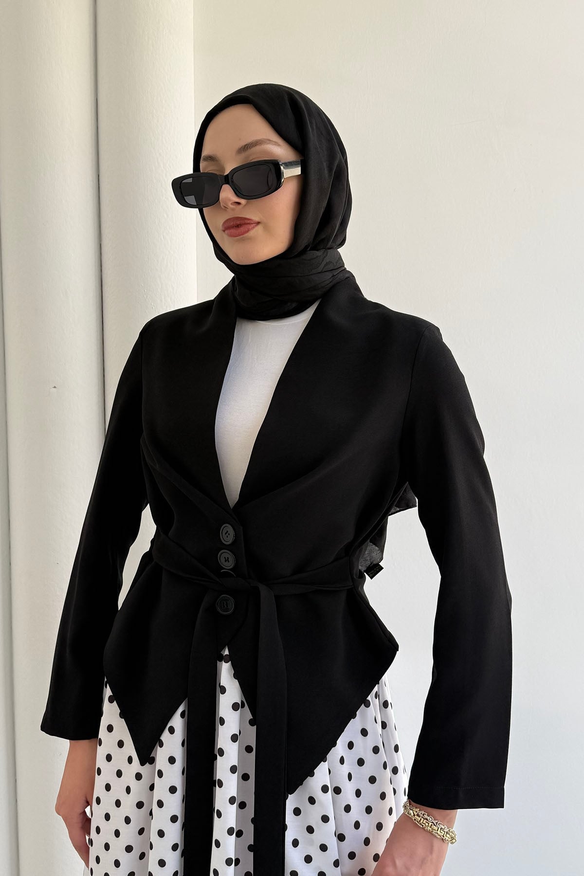 Modern Kesim Beli Pile Detaylı Bağcıklı Ceket-SİYAH