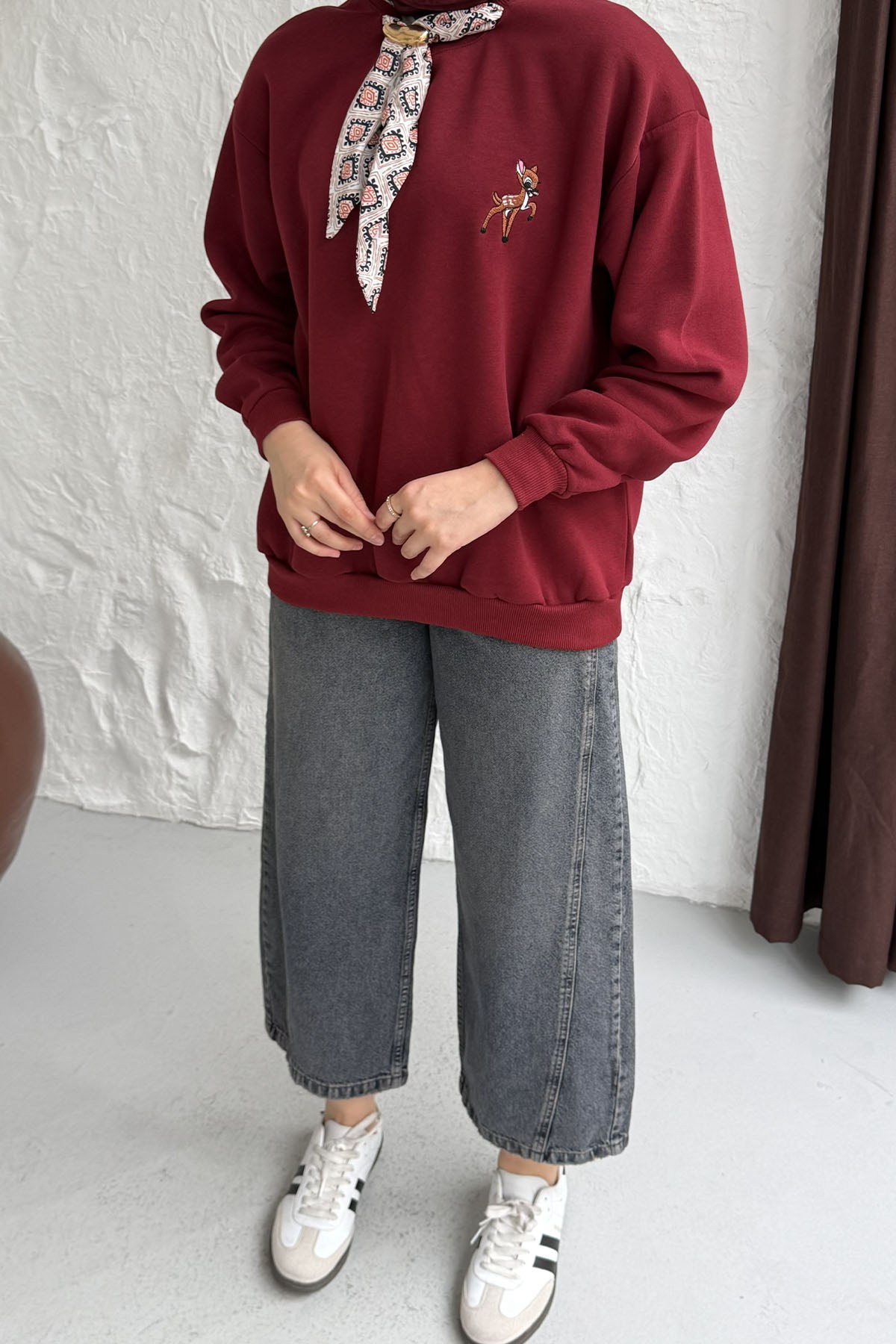 Nakışlı Fularlı Oversize Sweatshirt-BORDO