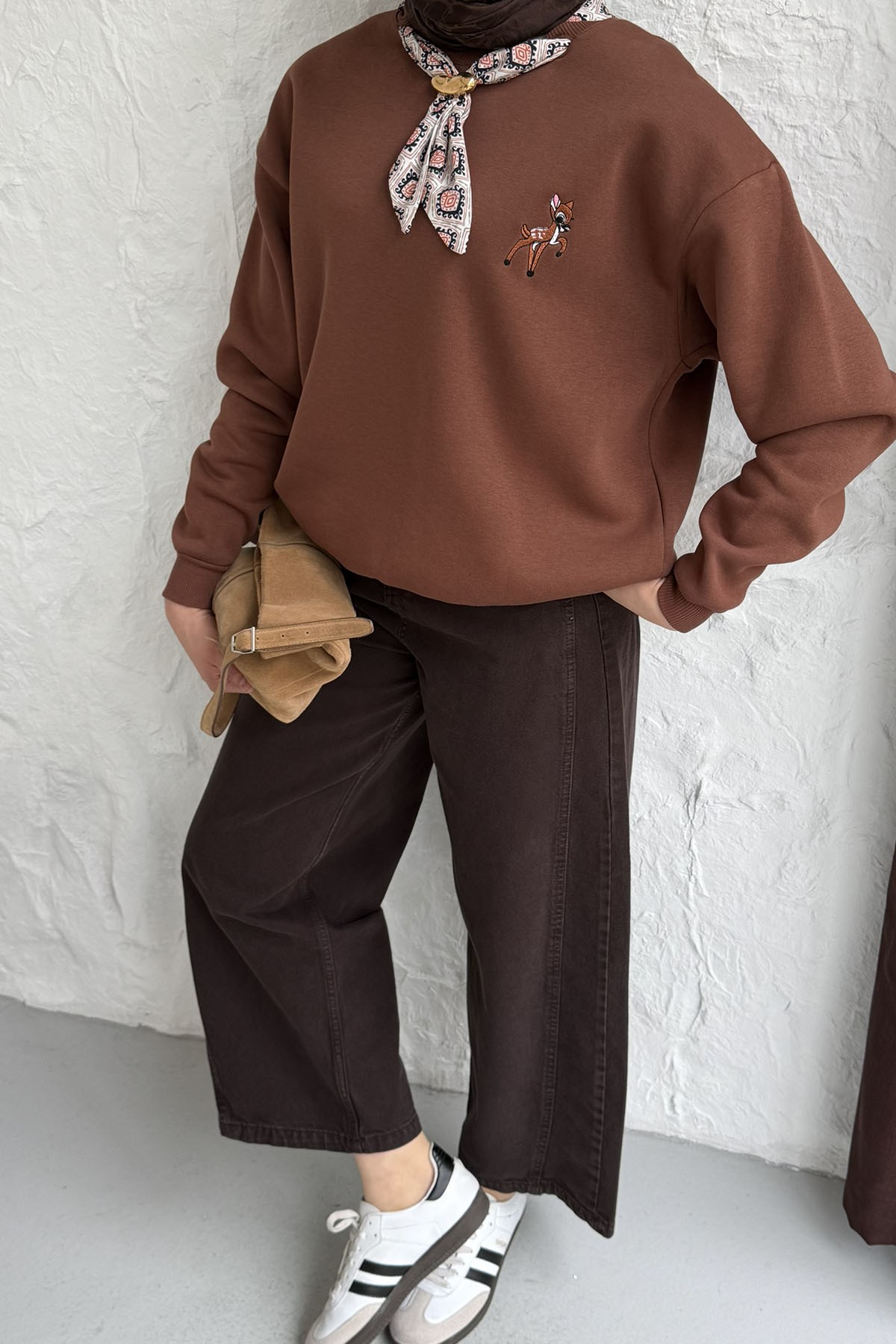 Nakışlı Fularlı Oversize Sweatshirt-KAHVERENGİ