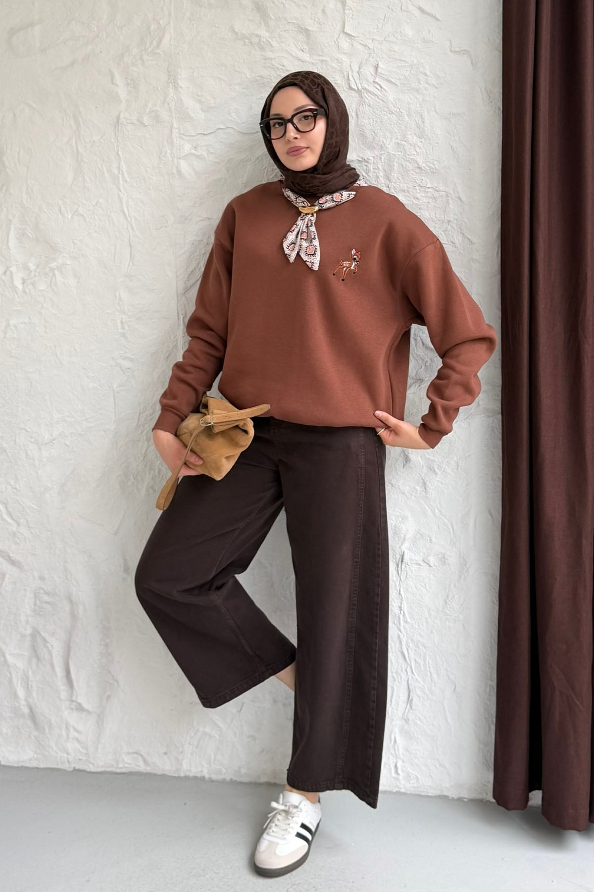 Nakışlı Fularlı Oversize Sweatshirt-KAHVERENGİ