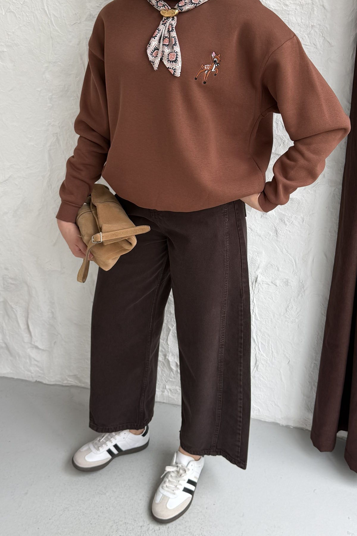 Nakışlı Fularlı Oversize Sweatshirt-KAHVERENGİ