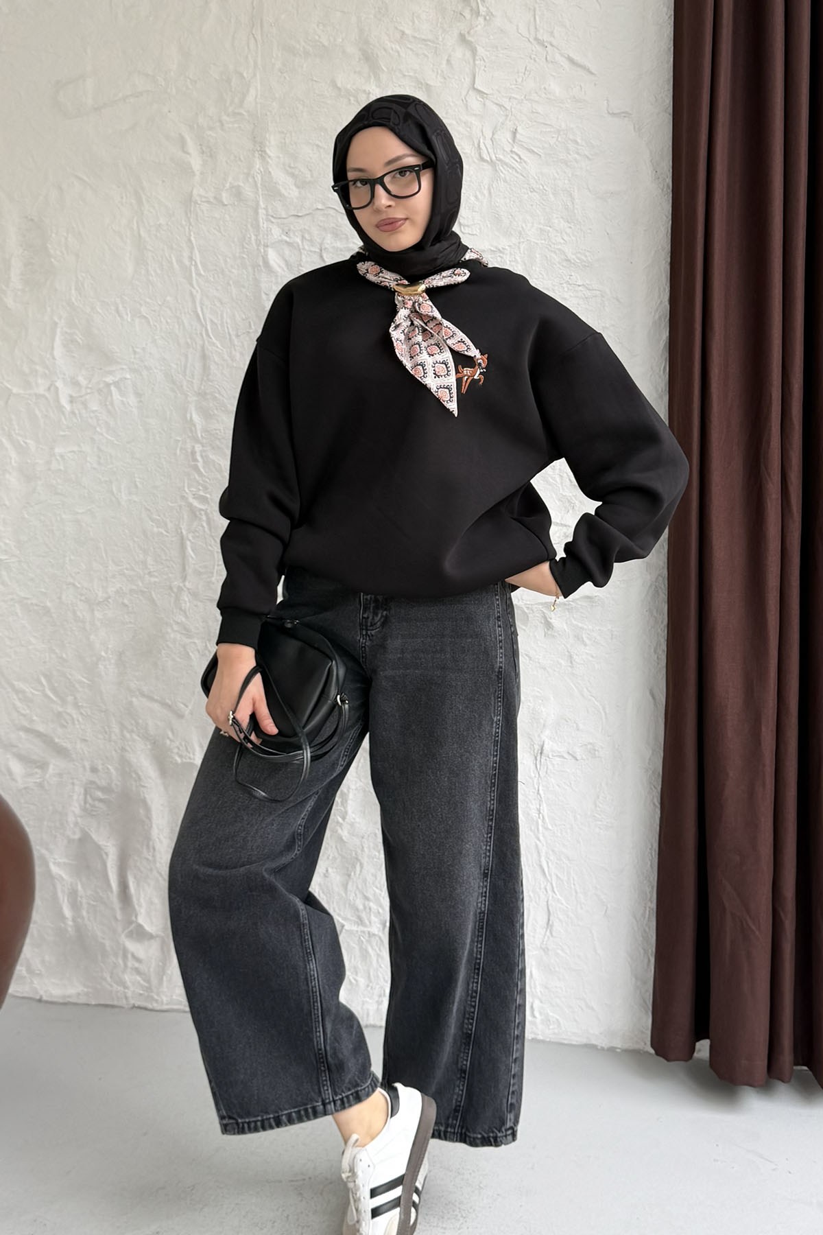 Nakışlı Fularlı Oversize Sweatshirt-SİYAH