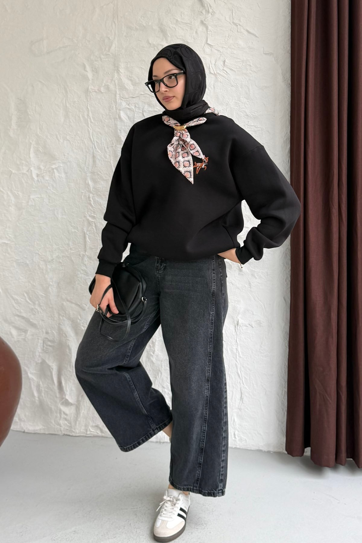 Nakışlı Fularlı Oversize Sweatshirt-SİYAH