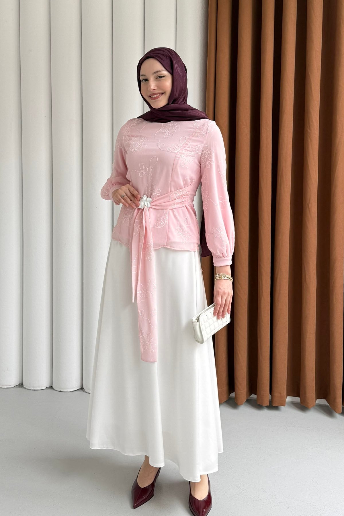 Nakışlı Toka Detaylı Kendinden Kuşaklı Etekli Tesettür Takım-PEMBE