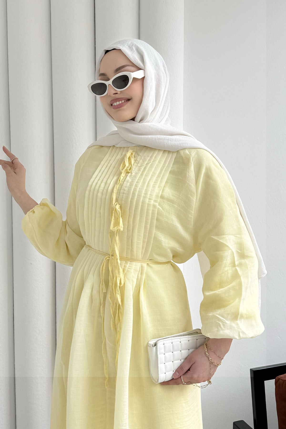 Nervür Dikişli Biye Kemerli Tesettür Elbise-SARI