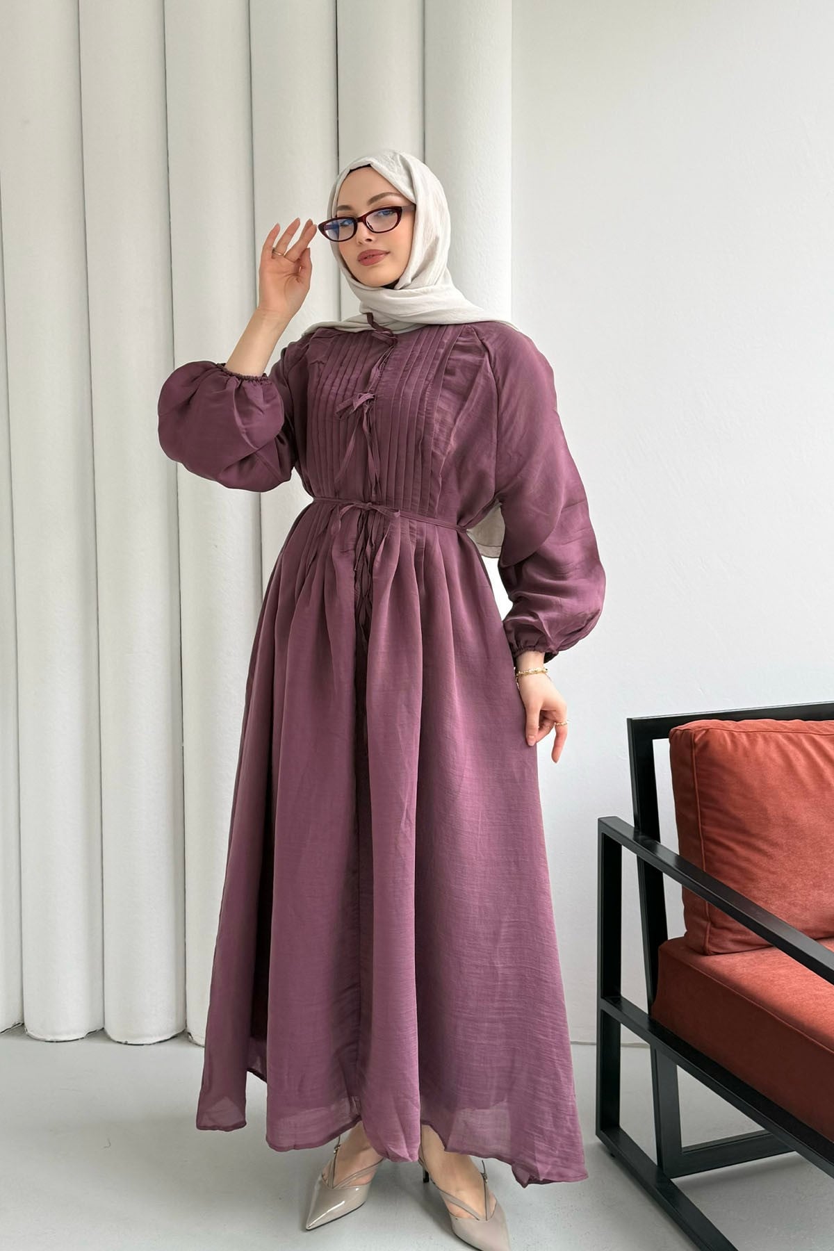 Nervür Dikişli Biye Kemerli Tesettür Elbise-MÜRDÜM