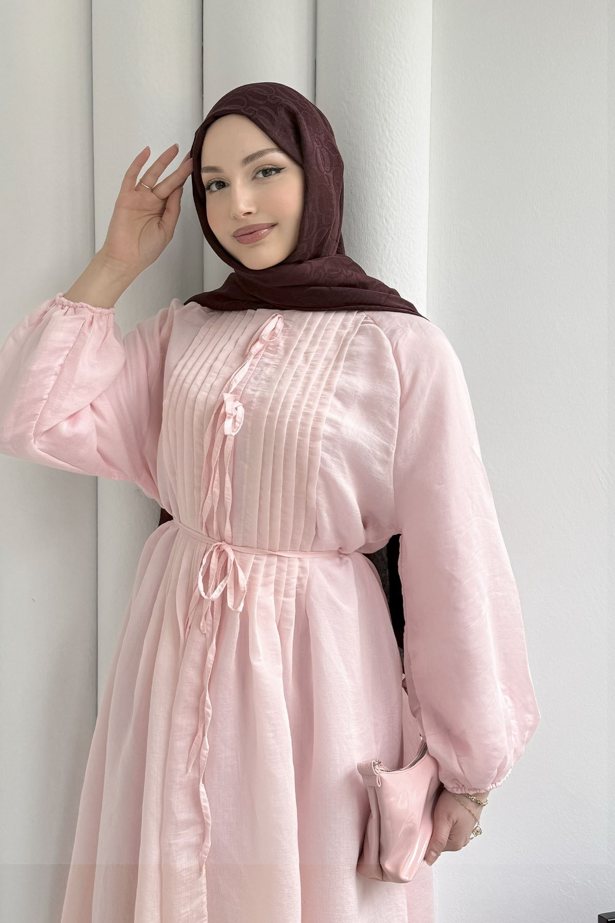 Nervür Dikişli Biye Kemerli Tesettür Elbise-PEMBE