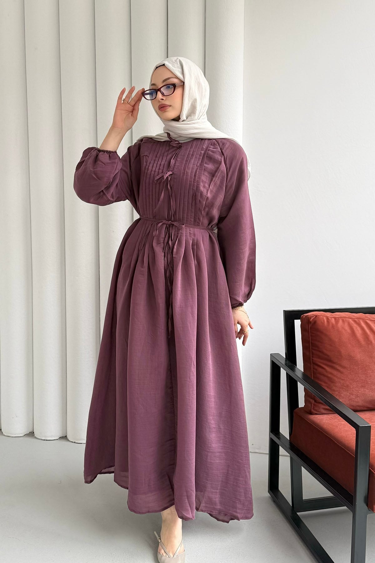 Nervür Dikişli Biye Kemerli Tesettür Elbise-MÜRDÜM