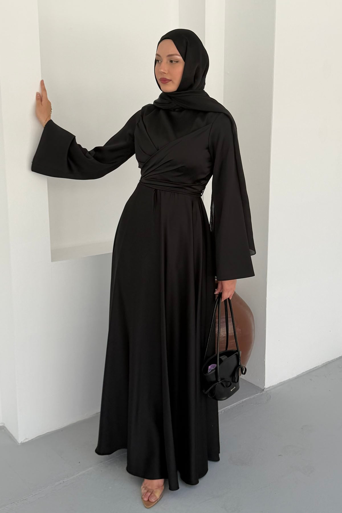 Nevora Çapraz Drape Detaylı Saten Tesettür Abiye-SİYAH