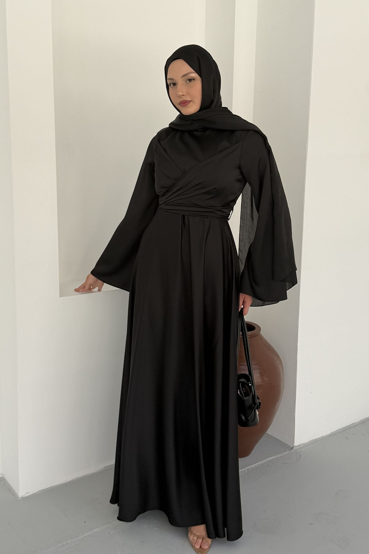 Nevora Çapraz Drape Detaylı Saten Tesettür Abiye-SİYAH