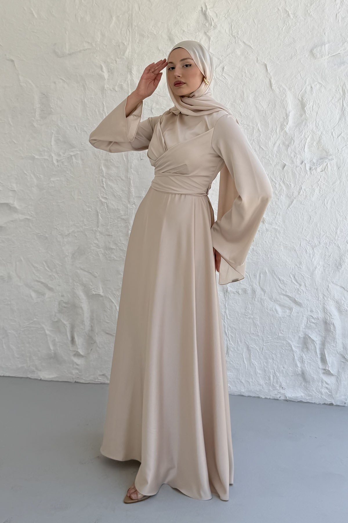 Nevora Çapraz Drape Detaylı Saten Tesettür Abiye-BEJ