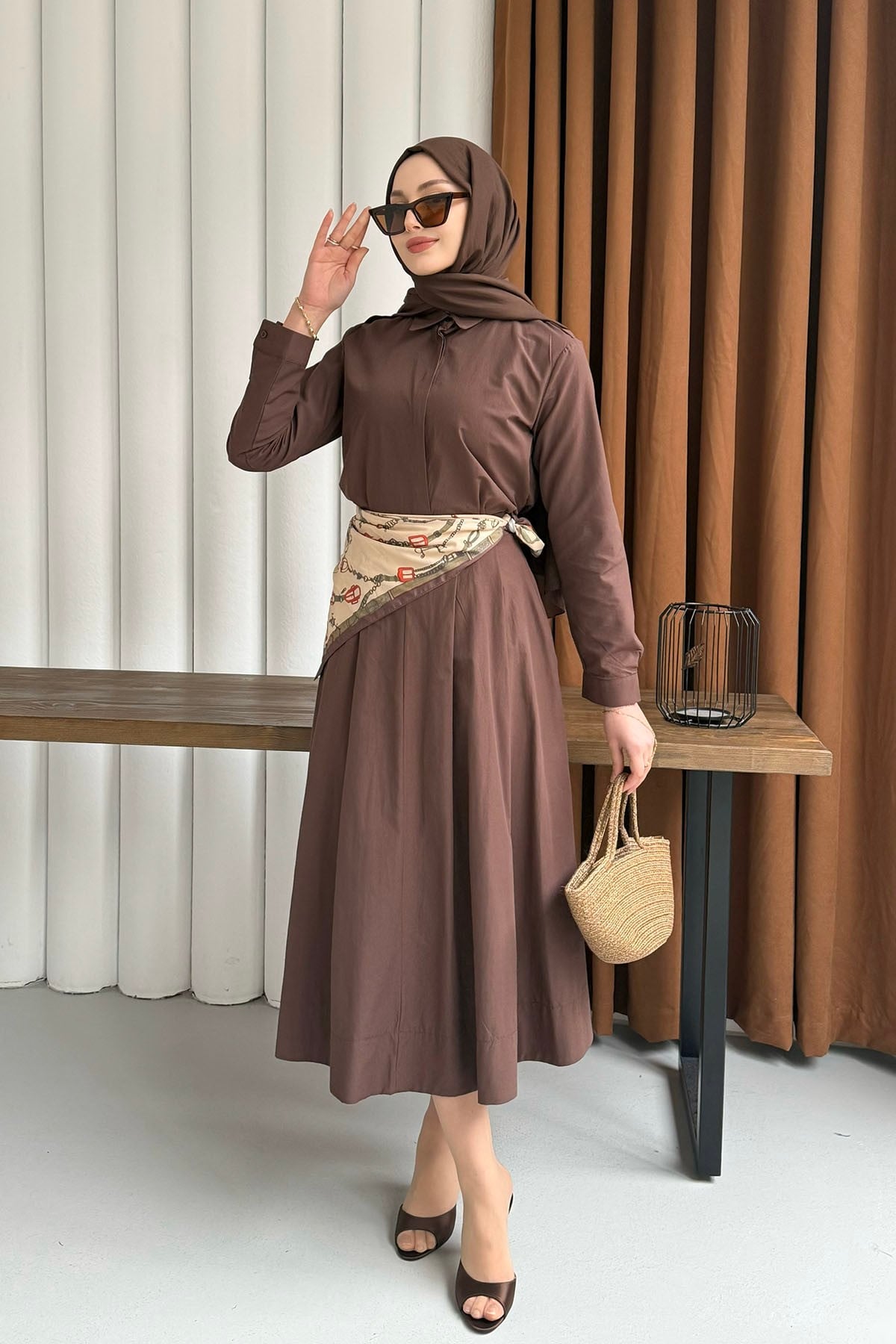 Omuz Şal Detaylı Etekli Tesettür Takım-KAHVERENGİ