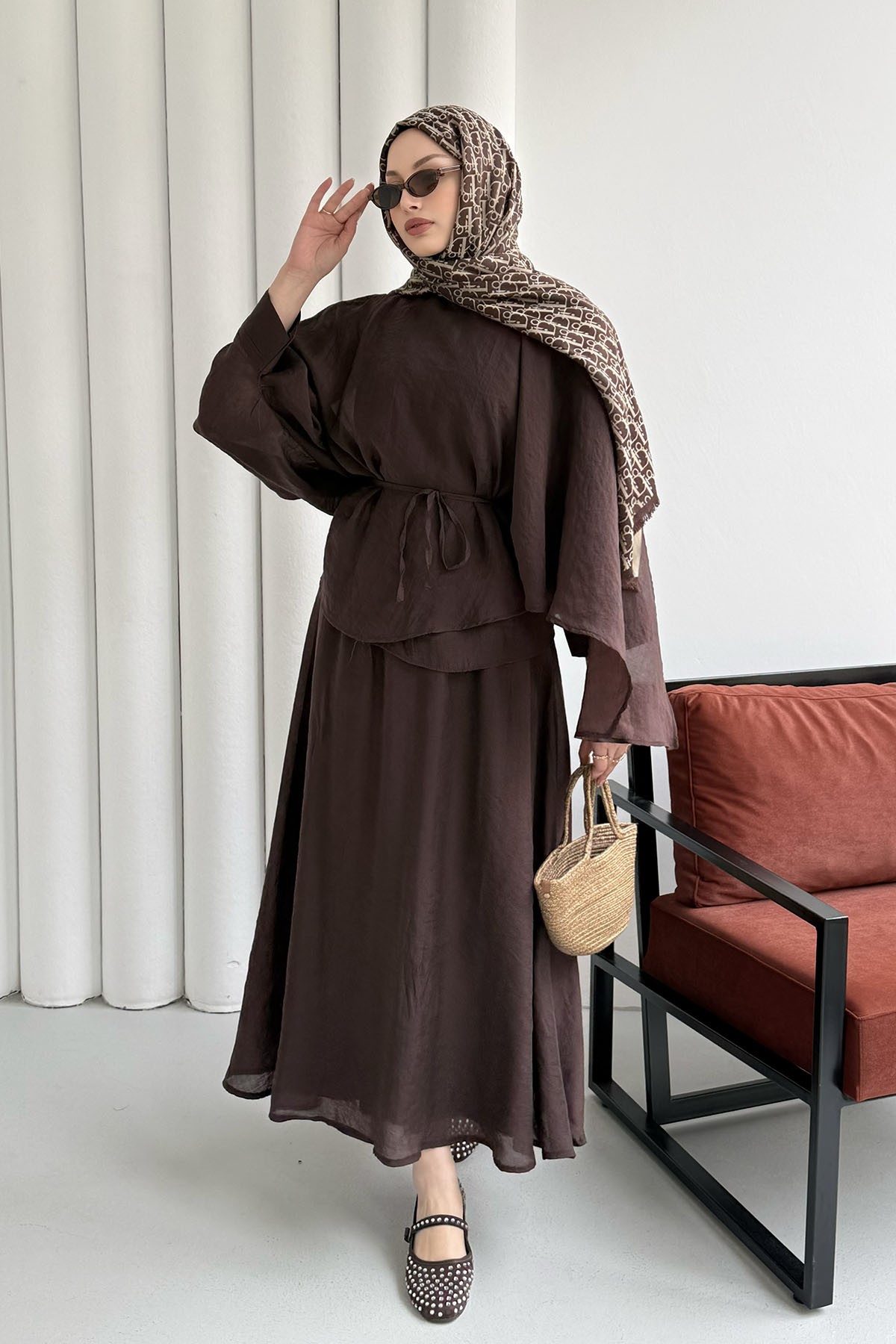 Omuzdan Şallı Biye Kemerli Etekli Tesettür Takım-KAHVERENGİ