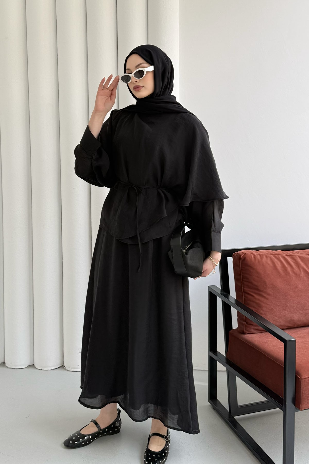 Omuzdan Şallı Biye Kemerli Etekli Tesettür Takım-SİYAH