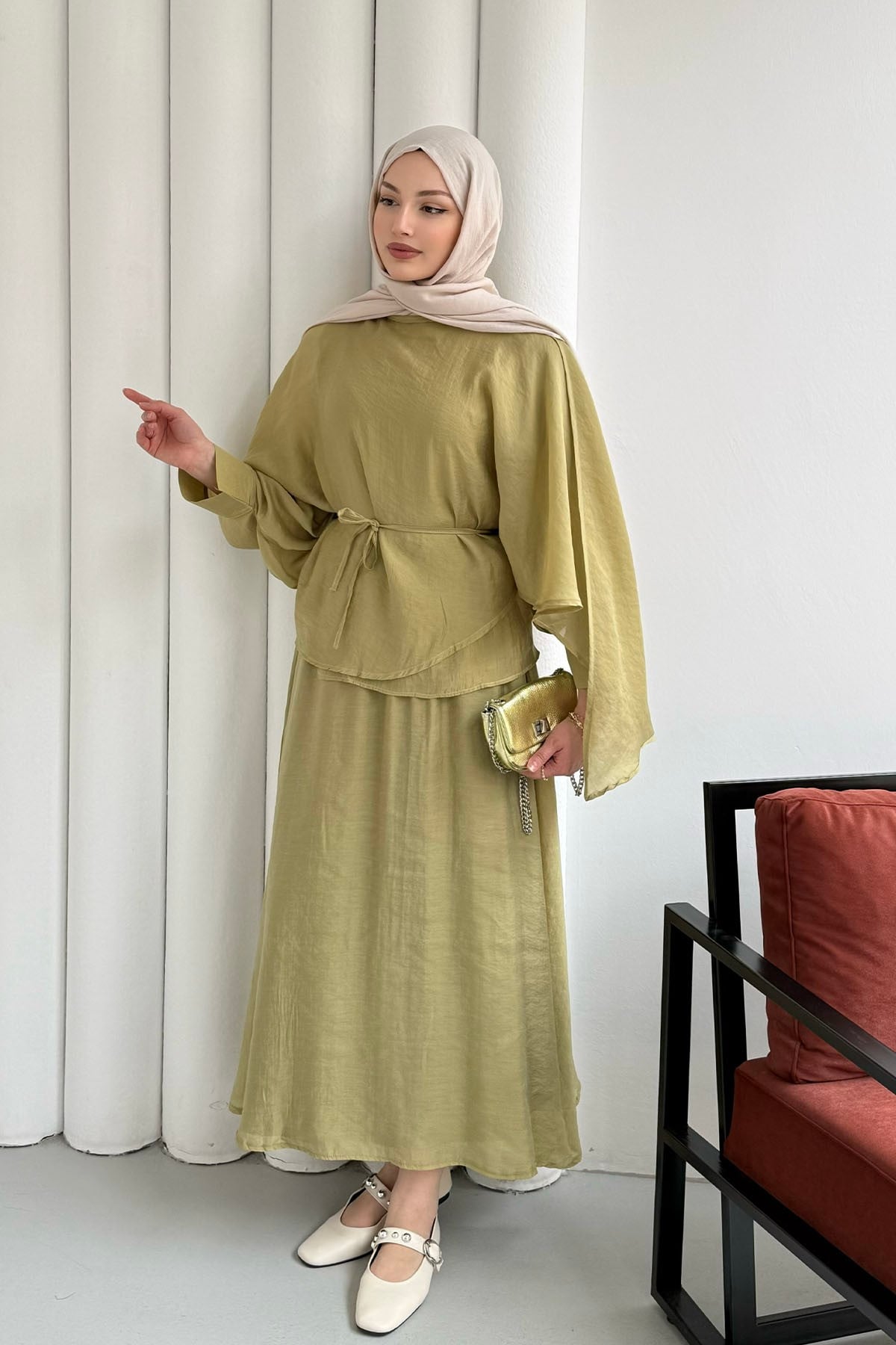 Omuzdan Şallı Biye Kemerli Etekli Tesettür Takım-YEŞİL