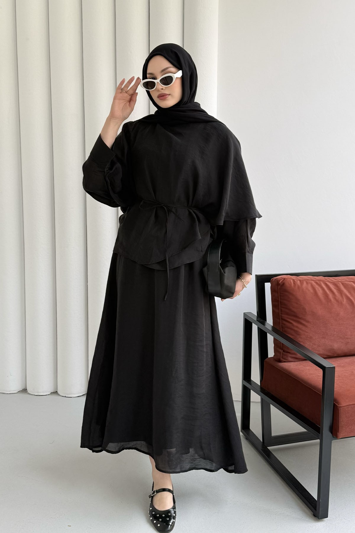 Omuzdan Şallı Biye Kemerli Etekli Tesettür Takım-SİYAH