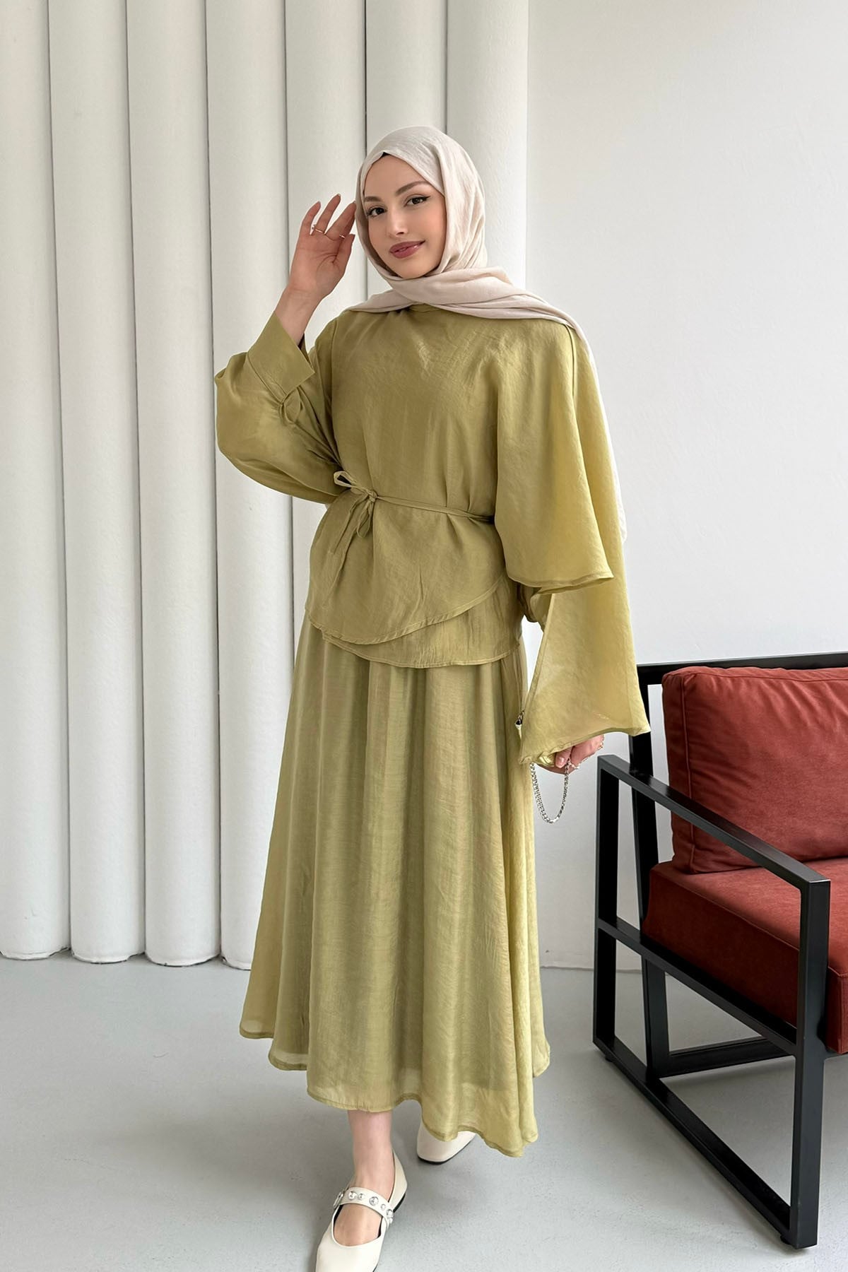 Omuzdan Şallı Biye Kemerli Etekli Tesettür Takım-YEŞİL