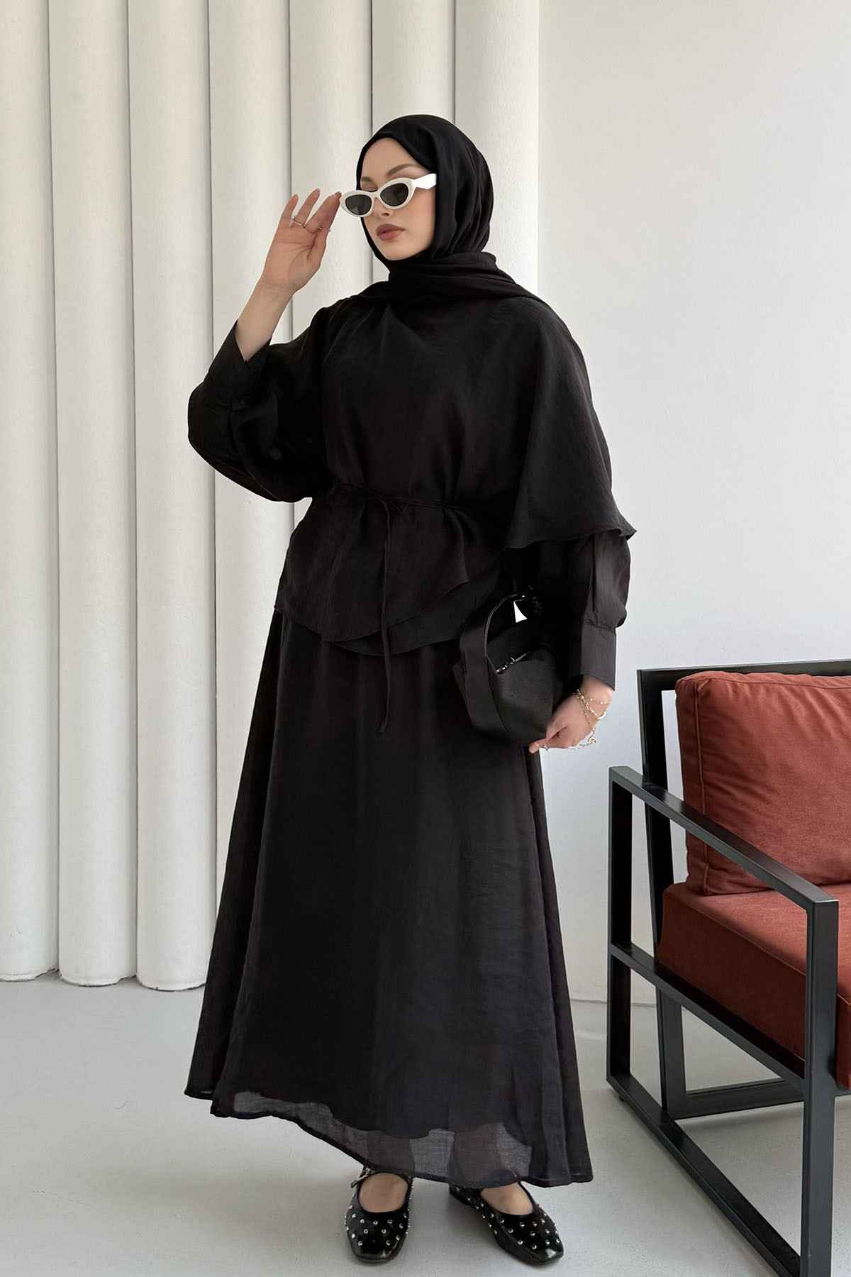 Omuzdan Şallı Biye Kemerli Etekli Tesettür Takım-SİYAH
