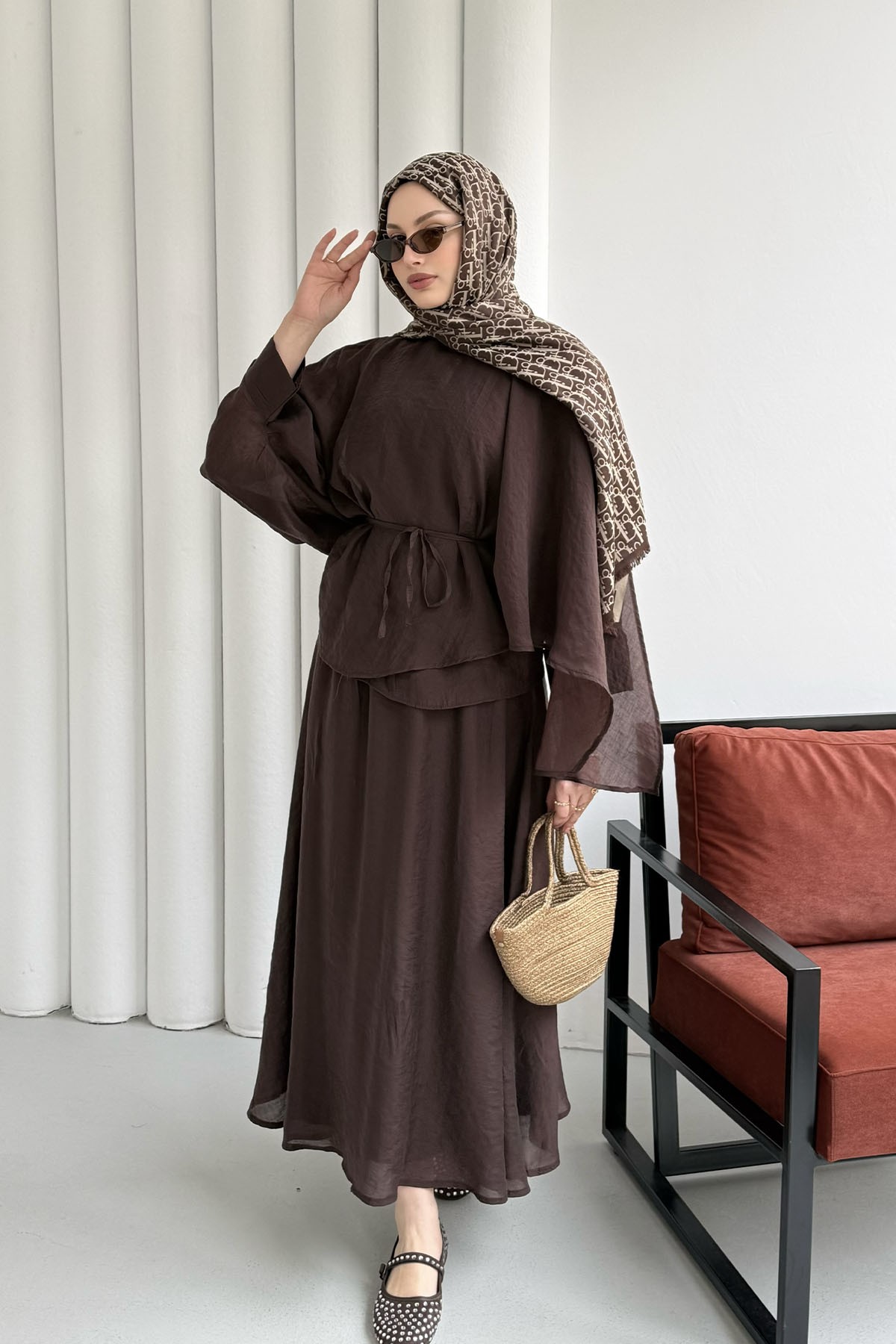 Omuzdan Şallı Biye Kemerli Etekli Tesettür Takım-KAHVERENGİ