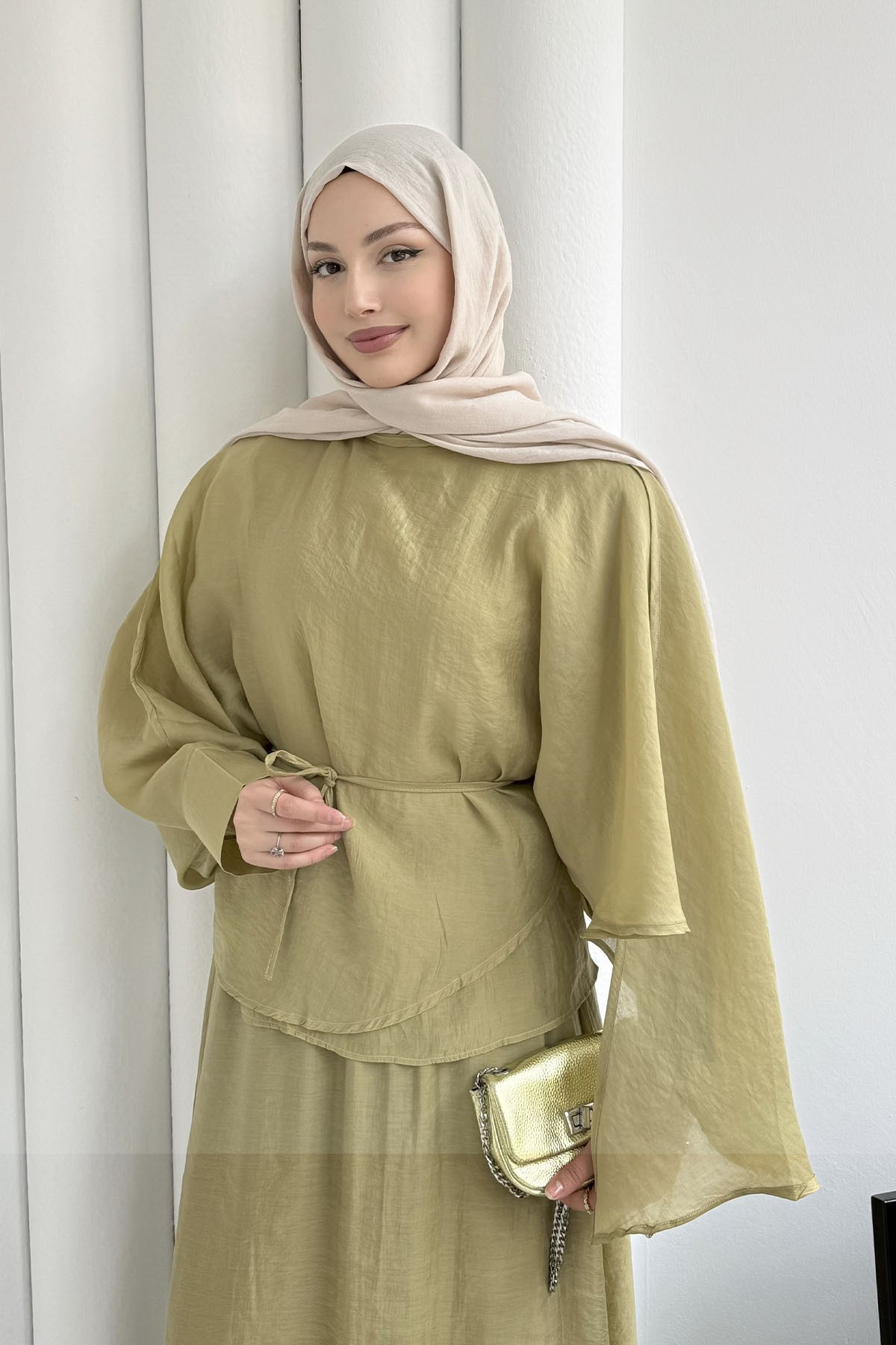 Omuzdan Şallı Biye Kemerli Etekli Tesettür Takım-YEŞİL