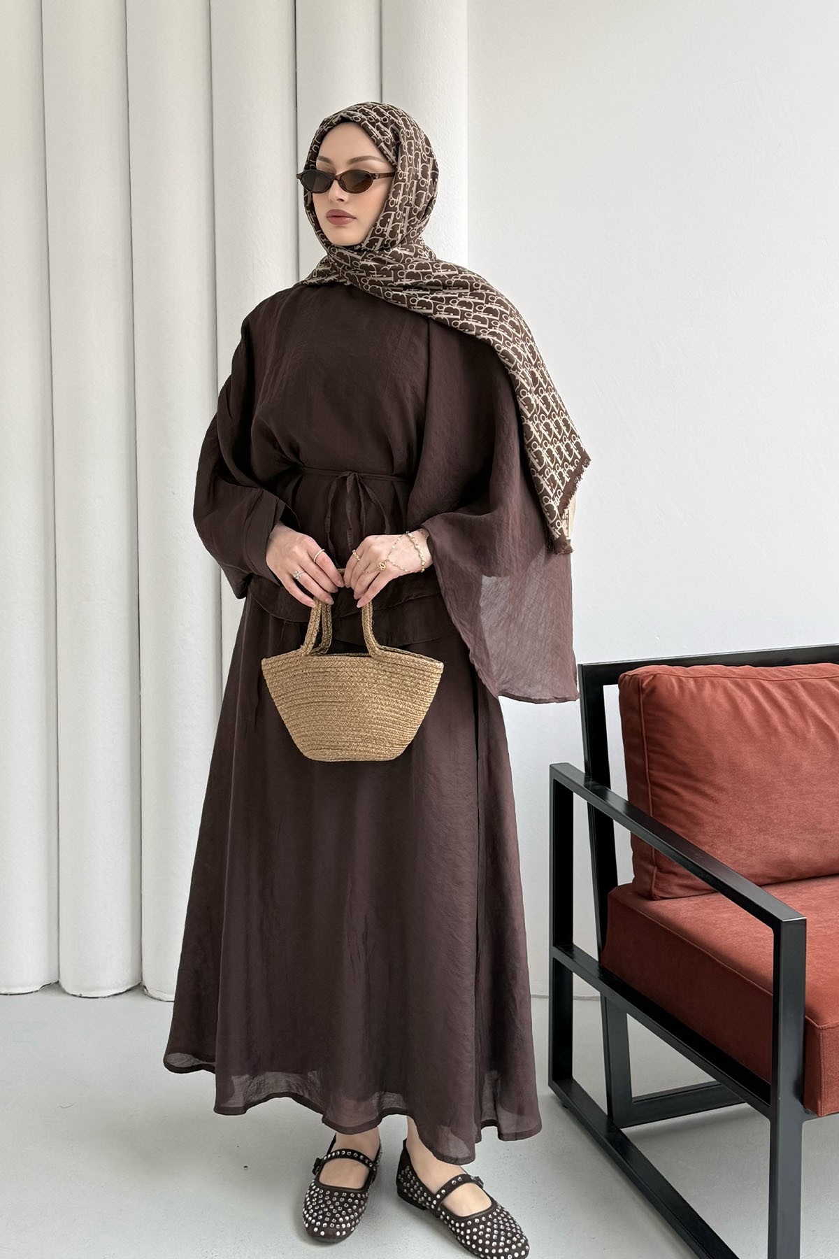 Omuzdan Şallı Biye Kemerli Etekli Tesettür Takım-KAHVERENGİ