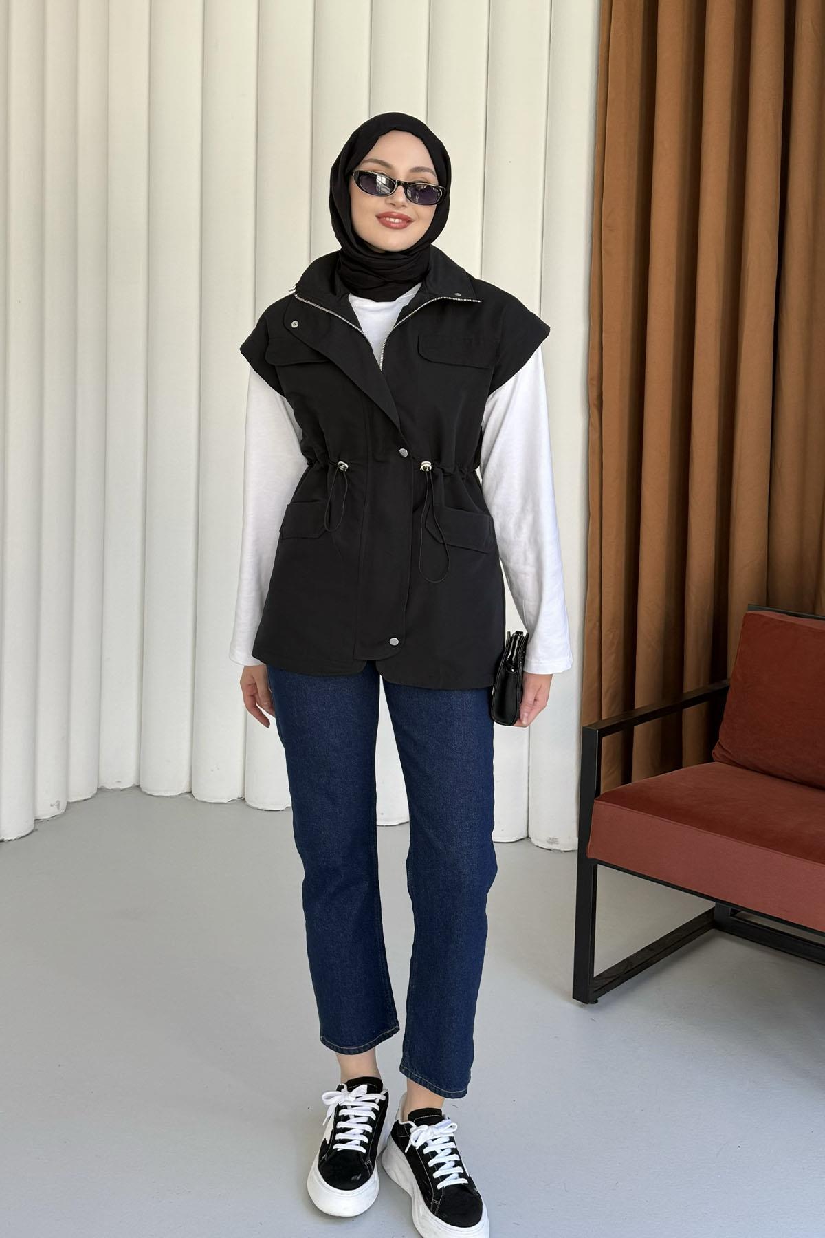 Ön Fermuarlı Cep Kapaklı Bel Büzgü Yelek-SİYAH