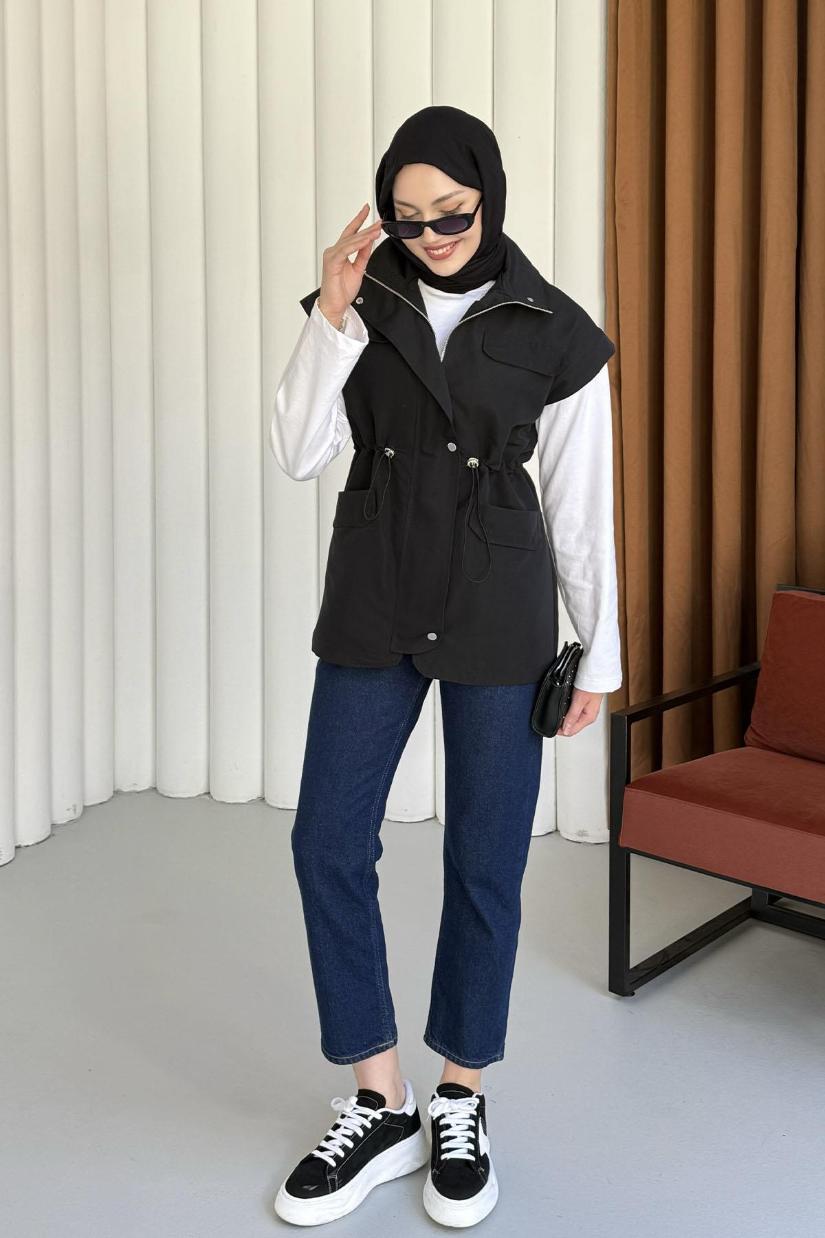 Ön Fermuarlı Cep Kapaklı Bel Büzgü Yelek-SİYAH