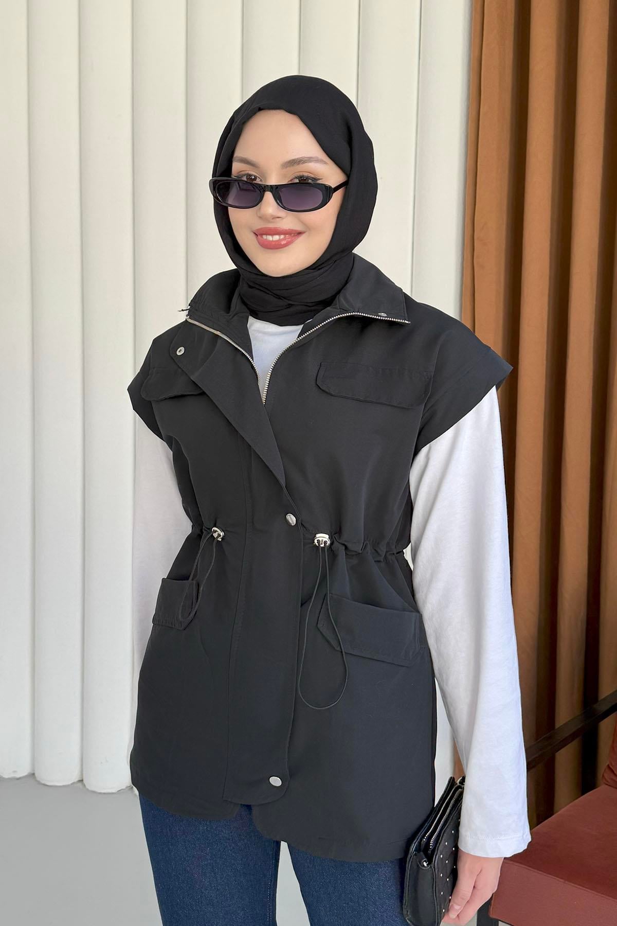 Ön Fermuarlı Cep Kapaklı Bel Büzgü Yelek-SİYAH