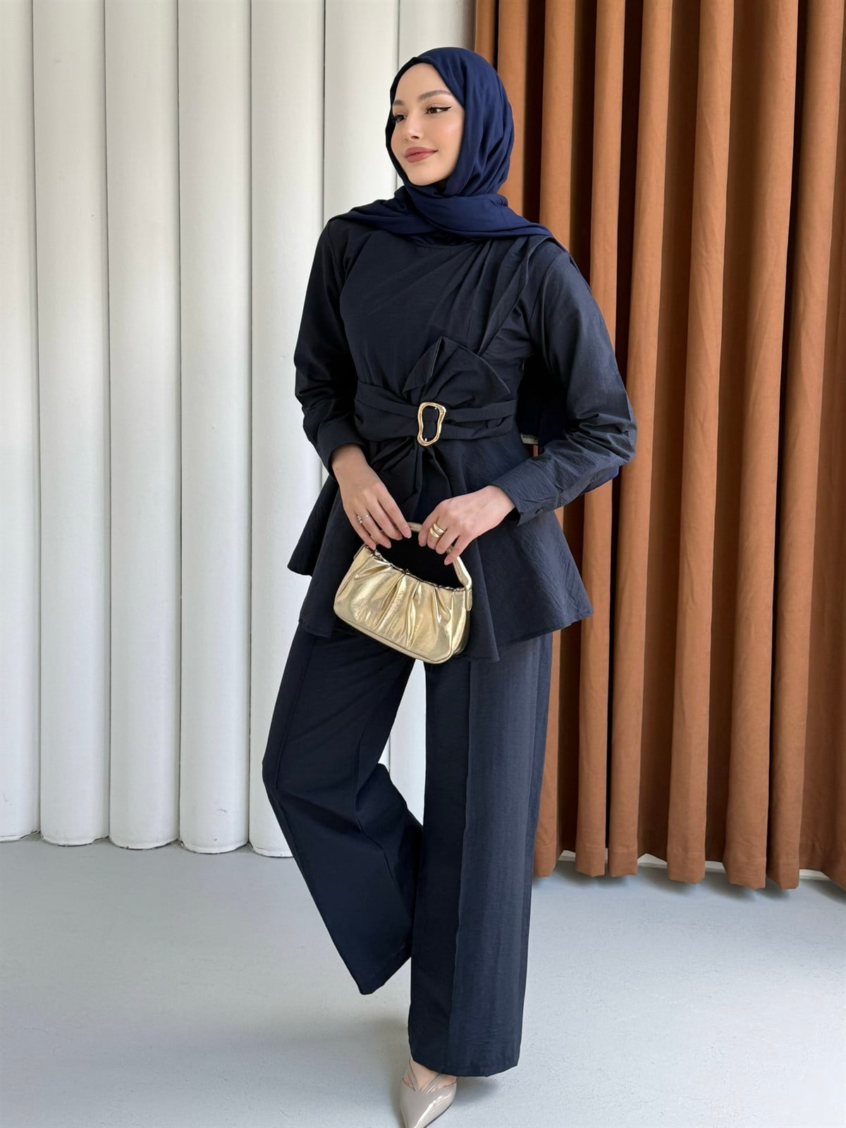 Ön Fiyonk Bağlama Detay Pantolonlu Tesettür Takım-LACİVERT