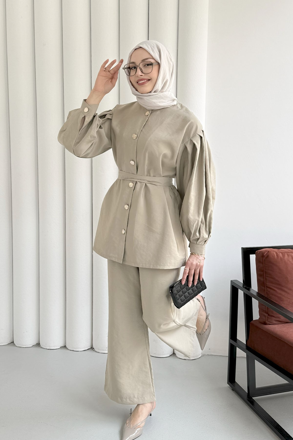 Ön Gold Düğme Detaylı Pantolonlu Tesettür Takım-TAŞ