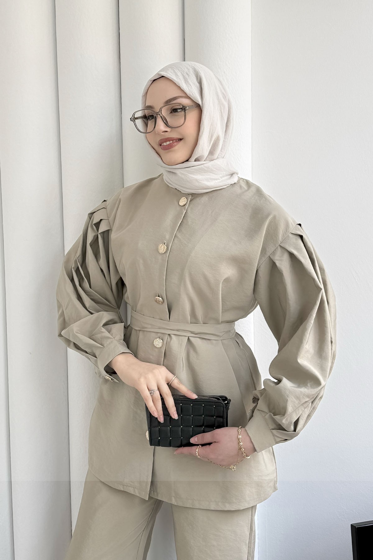 Ön Gold Düğme Detaylı Pantolonlu Tesettür Takım-TAŞ