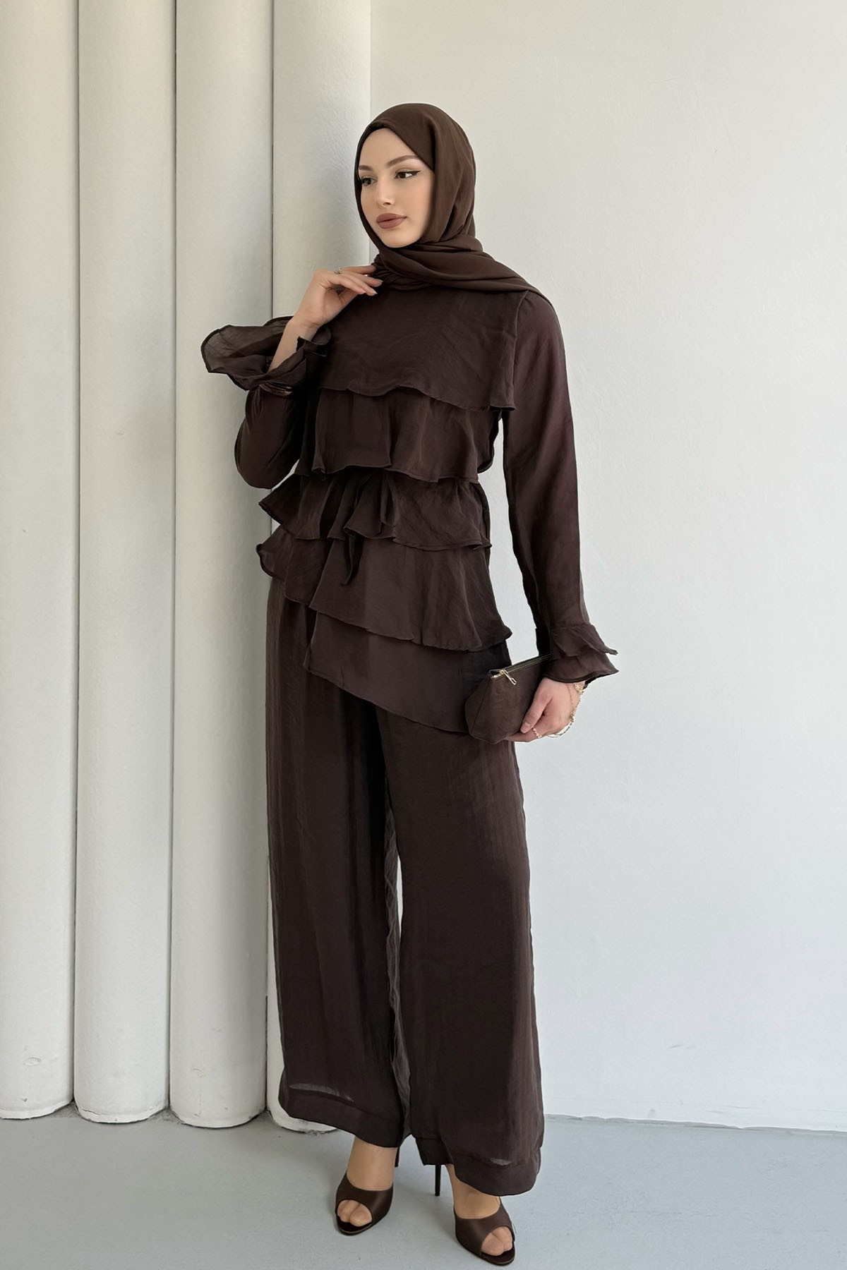 Ön Kat Kat Detaylı Asimetrik Kesim Pantolon Tesettür Takım-KAHVERENGİ