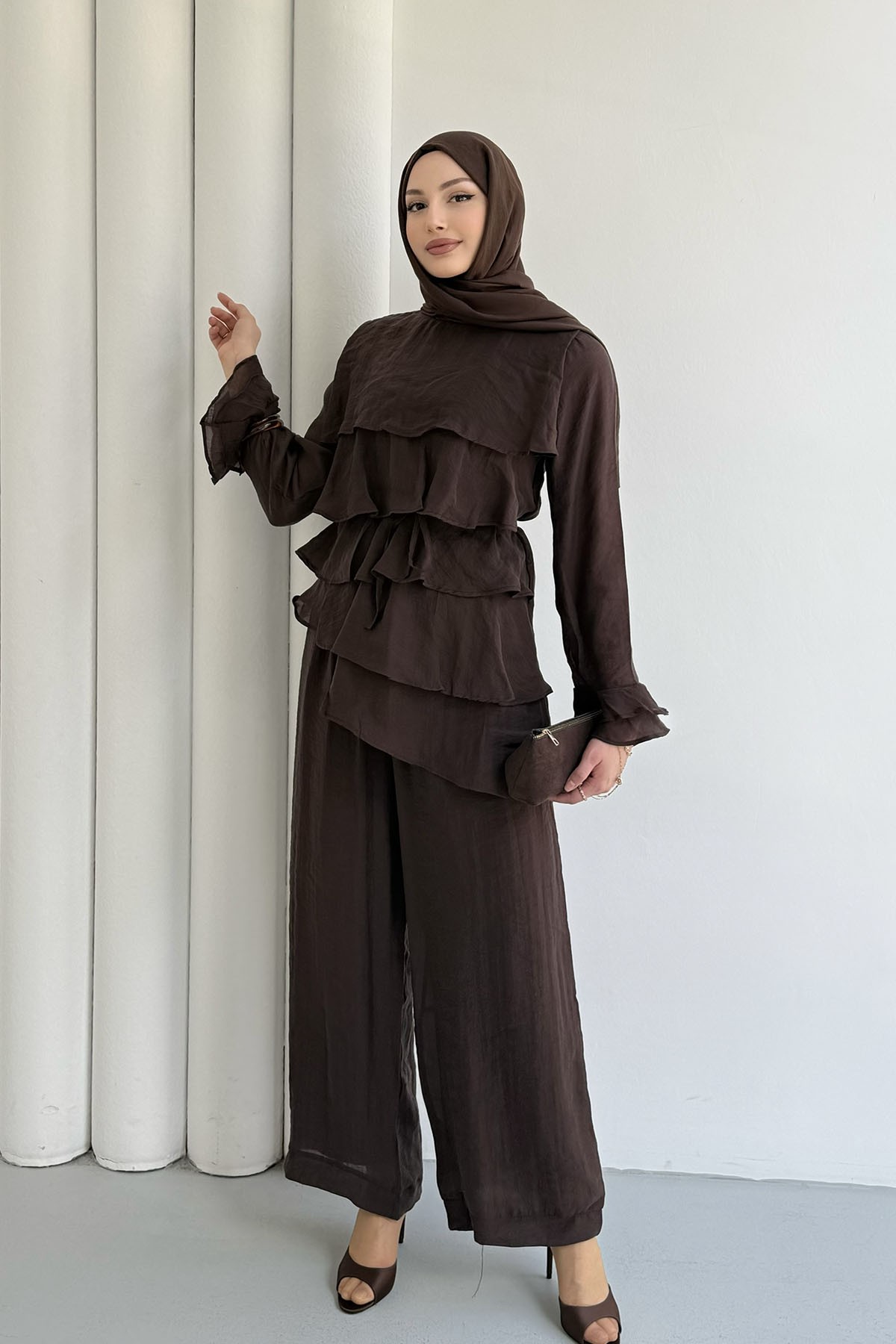 Ön Kat Kat Detaylı Asimetrik Kesim Pantolon Tesettür Takım-KAHVERENGİ