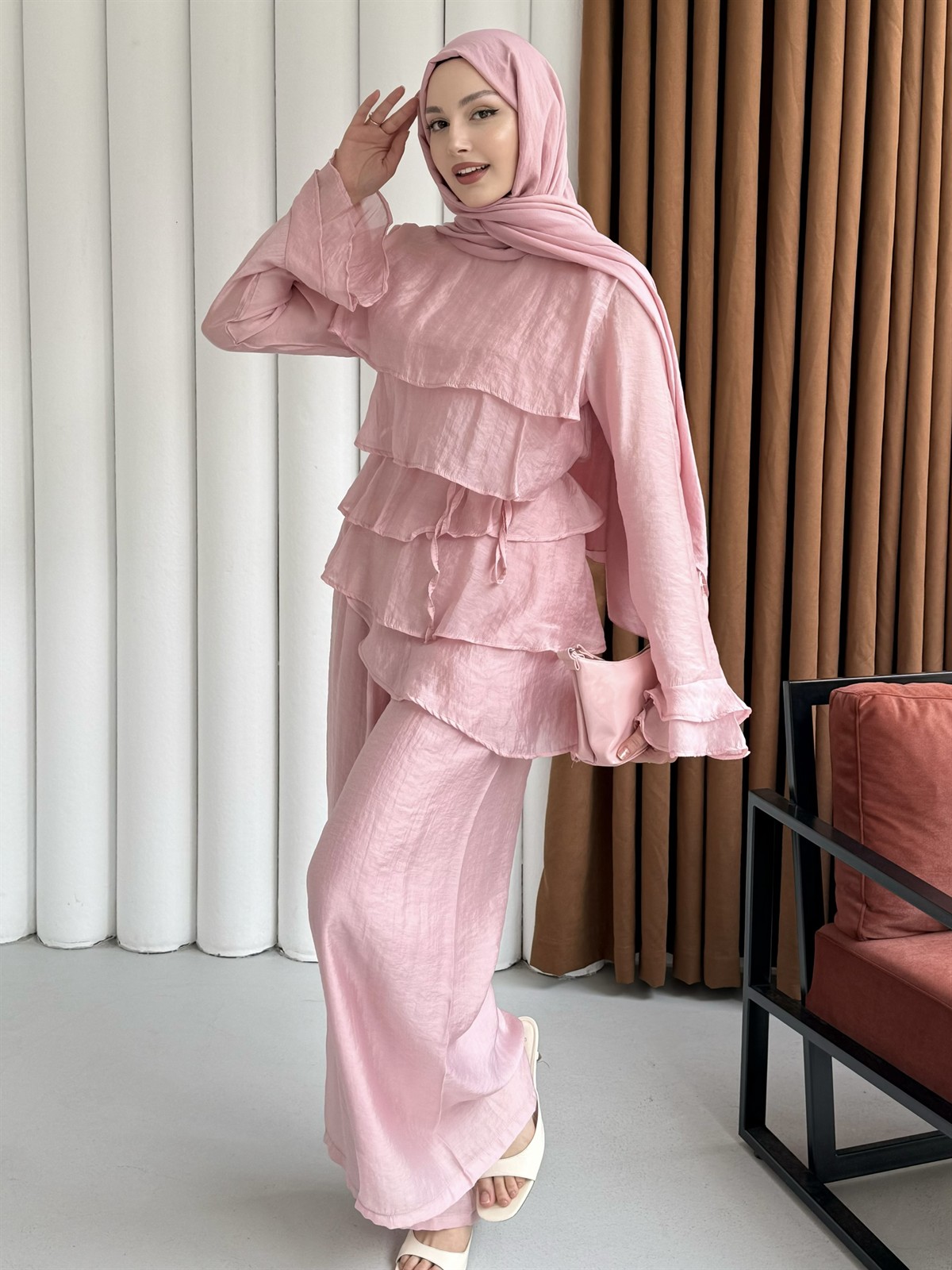 Ön Kat Kat Detaylı Asimetrik Kesim Pantolon Tesettür Takım-PEMBE