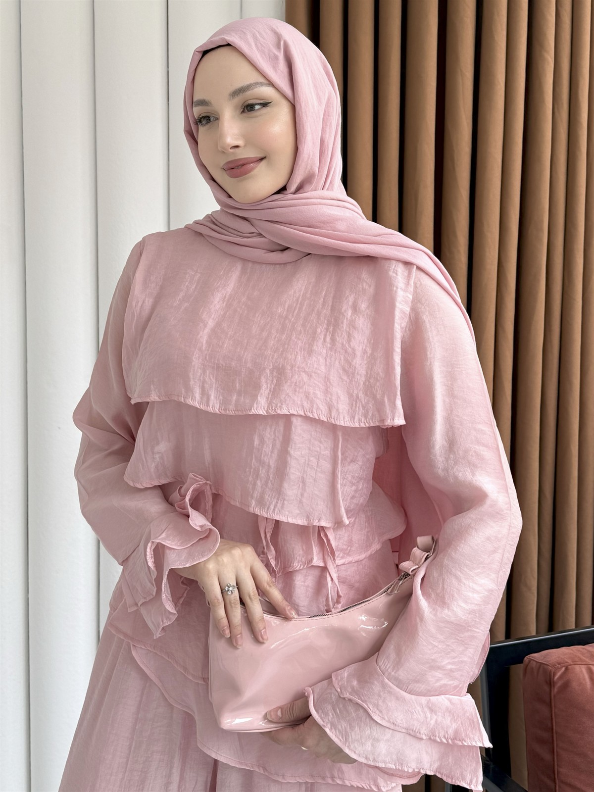 Ön Kat Kat Detaylı Asimetrik Kesim Pantolon Tesettür Takım-PEMBE