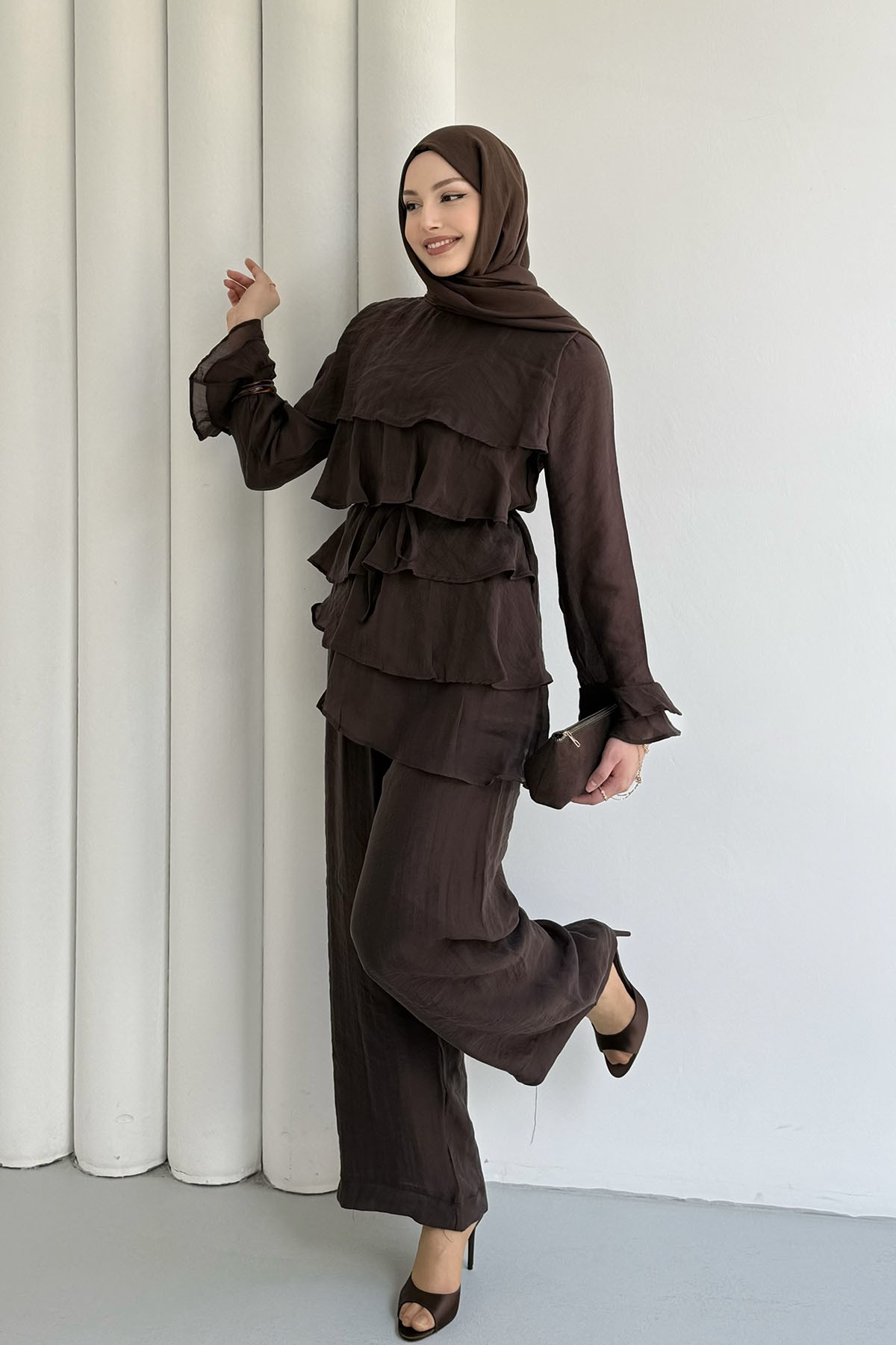 Ön Kat Kat Detaylı Asimetrik Kesim Pantolon Tesettür Takım-KAHVERENGİ