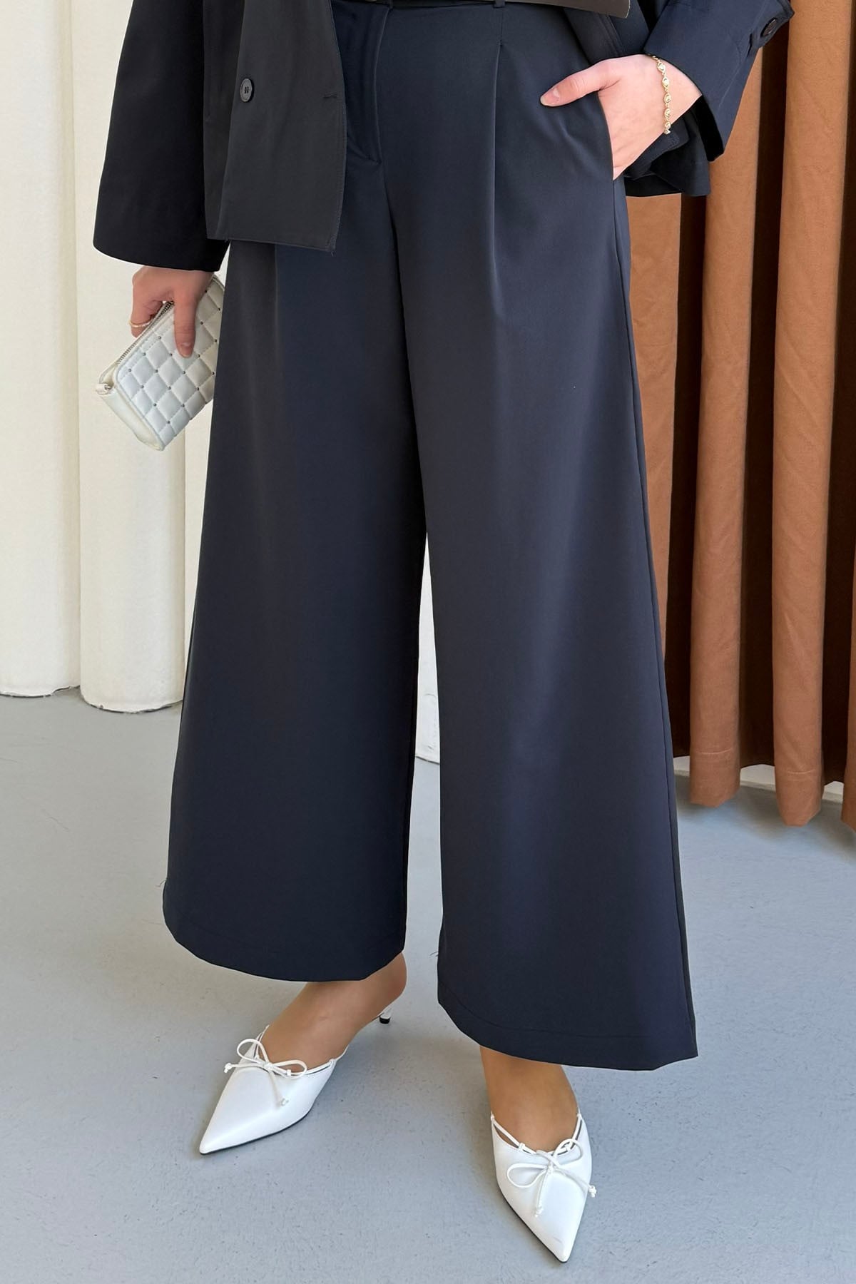 Ön Pileli Bel Kemer Detaylı Pantolon-LACİVERT