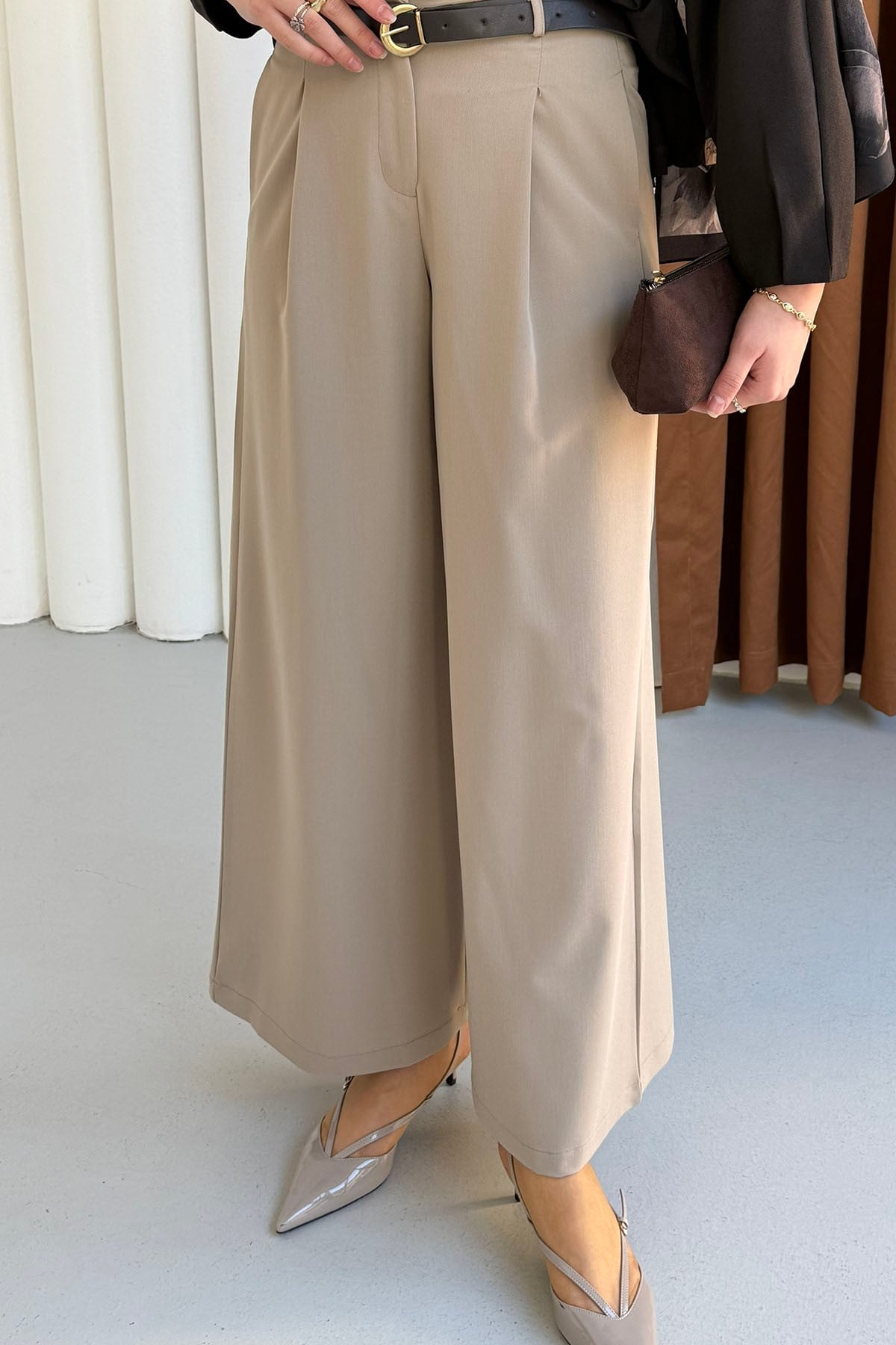 Ön Pileli Bel Kemer Detaylı Pantolon-TAŞ