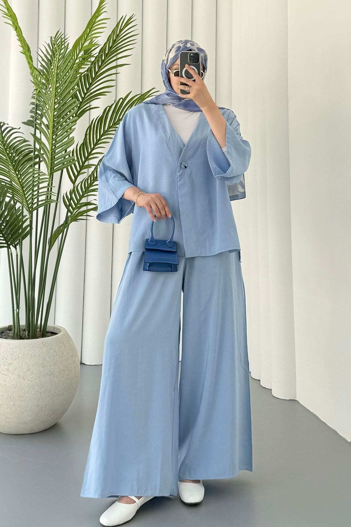 Önden Düğmeli Yanları Yırtmaçlı Ceketli Tesettür Takım-MAVİ