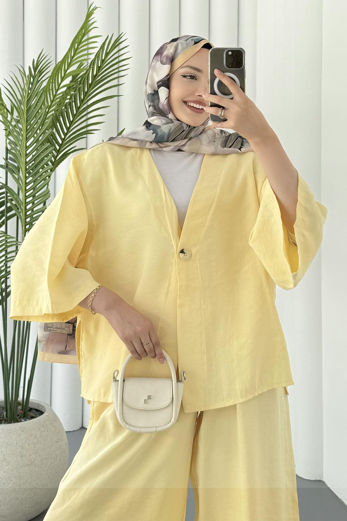 Önden Düğmeli Yanları Yırtmaçlı Ceketli Tesettür Takım-SARI