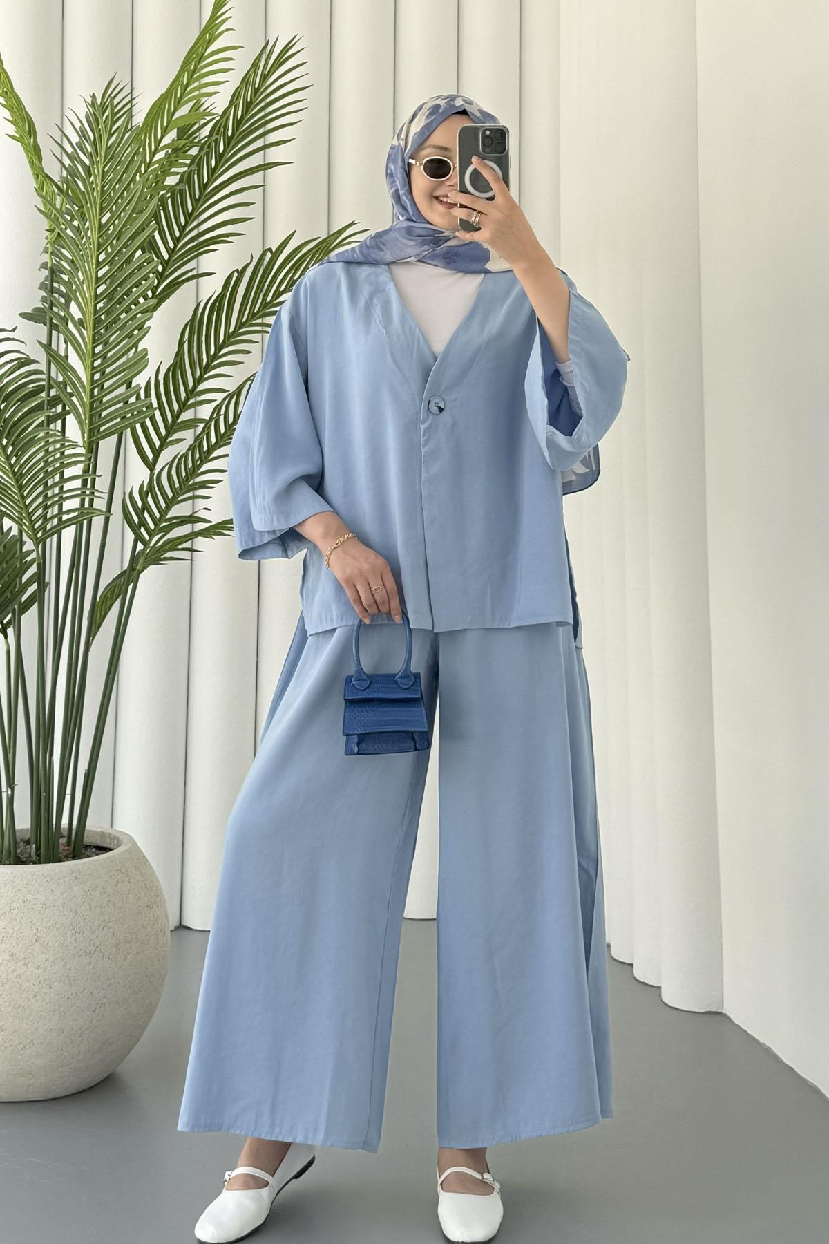 Önden Düğmeli Yanları Yırtmaçlı Ceketli Tesettür Takım-MAVİ