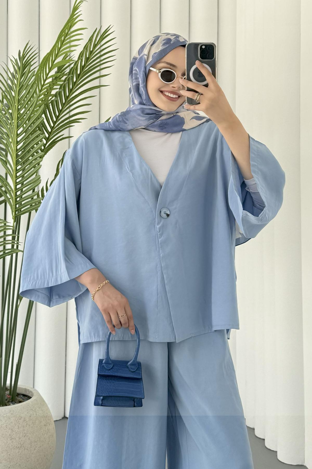 Önden Düğmeli Yanları Yırtmaçlı Ceketli Tesettür Takım-MAVİ
