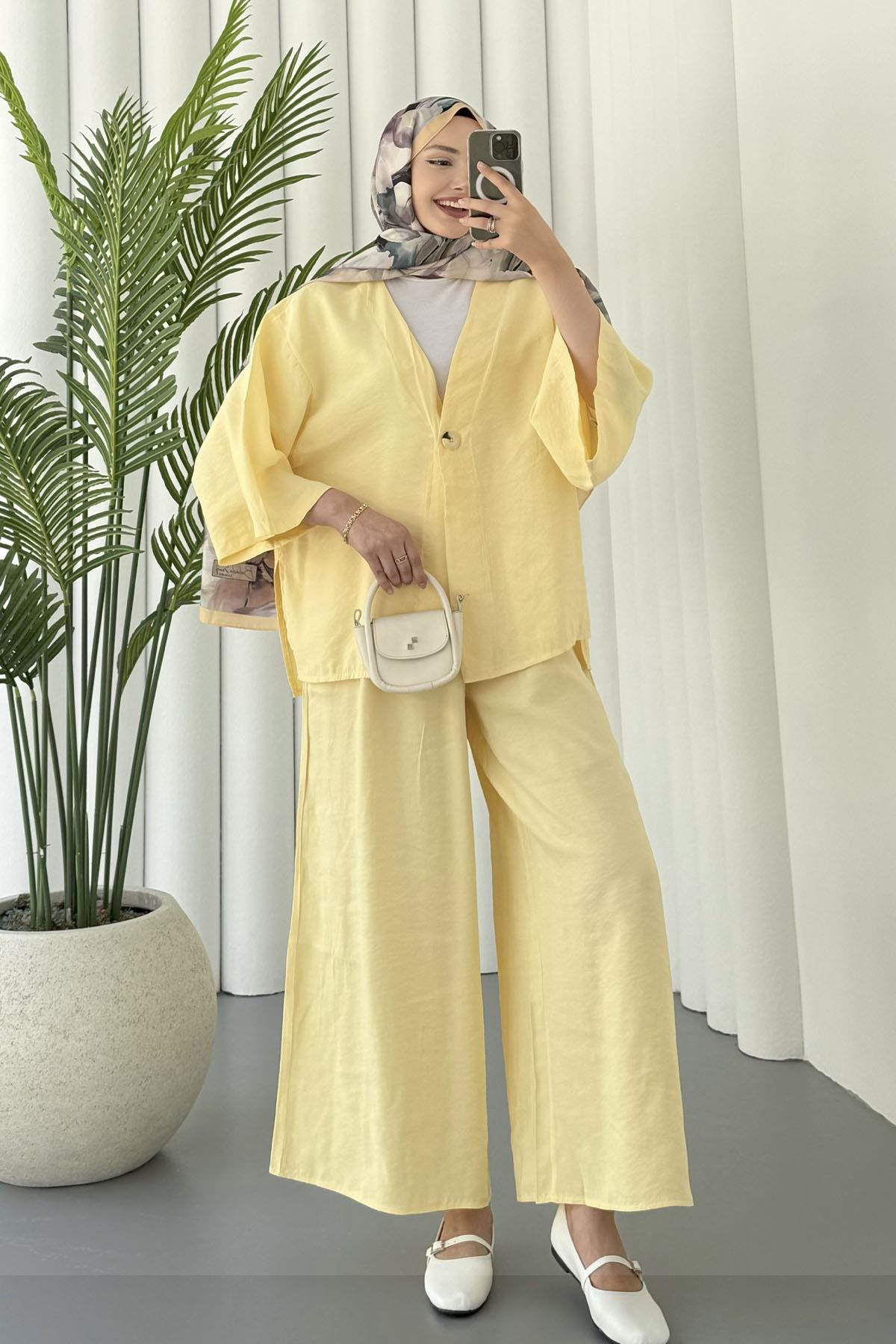 Önden Düğmeli Yanları Yırtmaçlı Ceketli Tesettür Takım-SARI