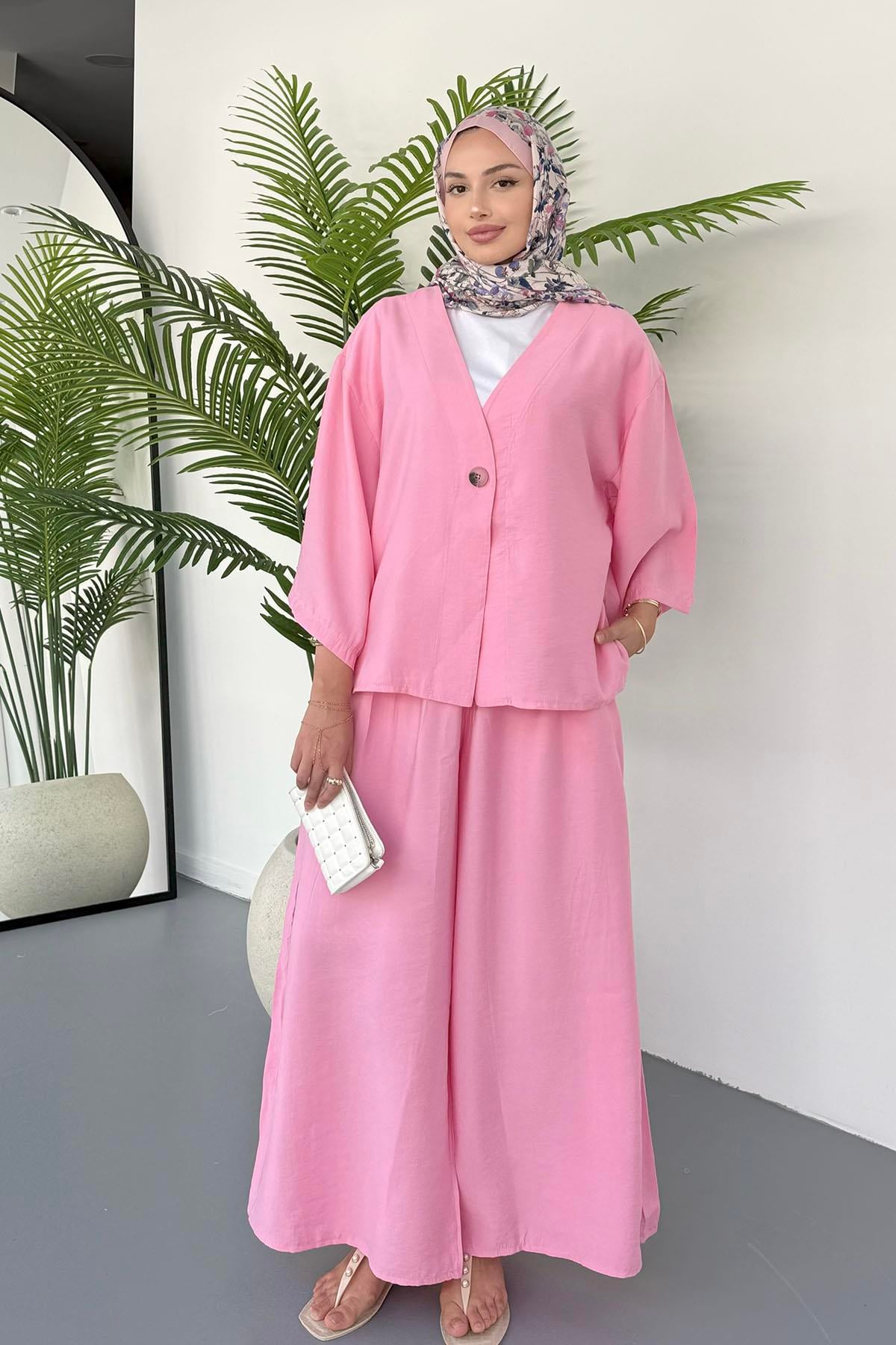 Önden Düğmeli Yanları Yırtmaçlı Ceketli Tesettür Takım-PEMBE