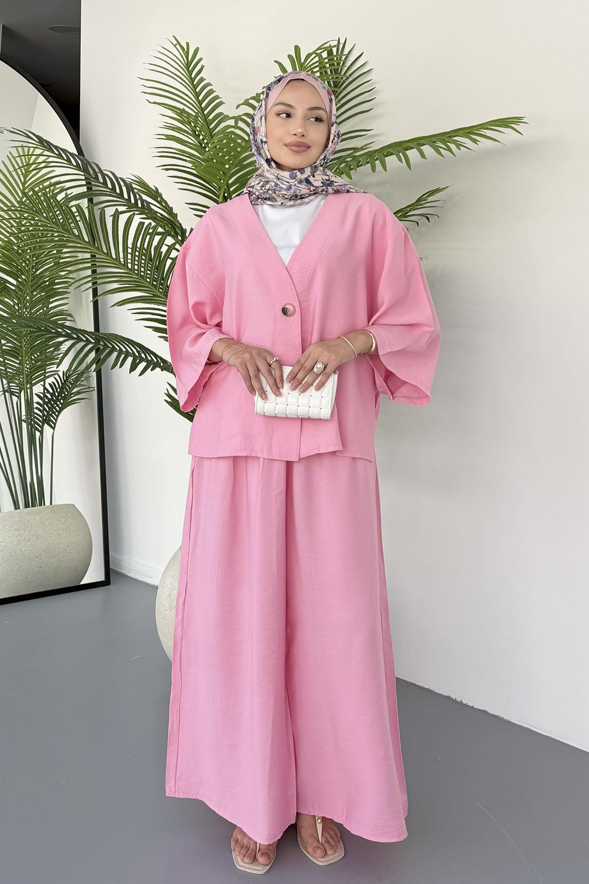 Önden Düğmeli Yanları Yırtmaçlı Ceketli Tesettür Takım-PEMBE